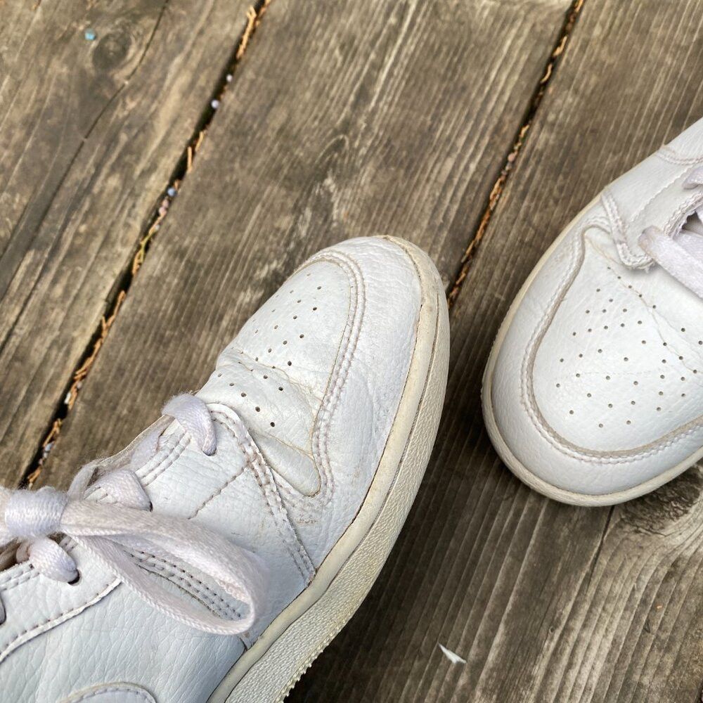Jordan Brand Nike Air Jordan 1 Retro Mid Triple White Size 7 Size US 7 / EU 40 - 6 Thumbnail