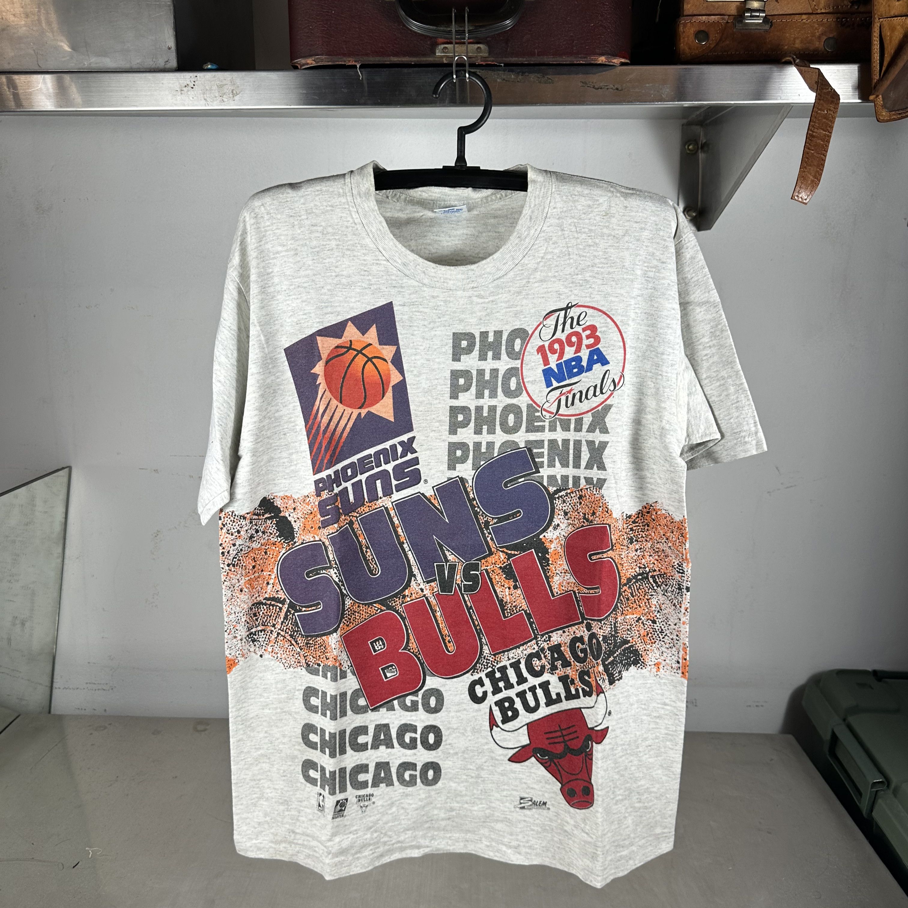 Vintage 1993 NBA Finals Phoenix Suns VS Chicago Bulls Salem T-Shirt Size US L / EU 52-54 / 3 - 1 Thumbnail