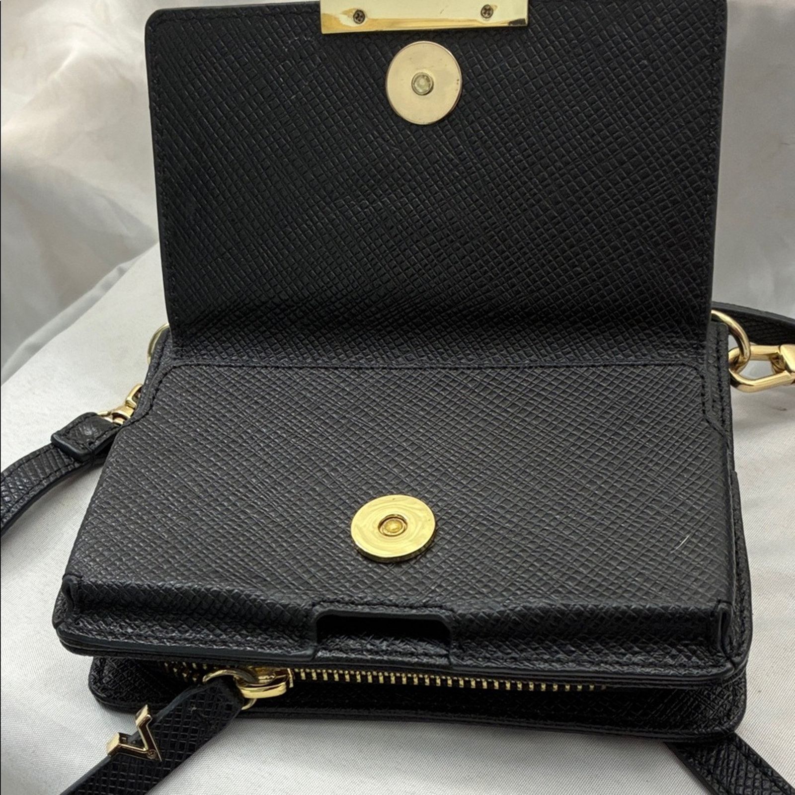 Vince Camuto Vince Camuto Textured Black Crossbody Wallet / Gold Accents Size ONE SIZE - 12 Thumbnail