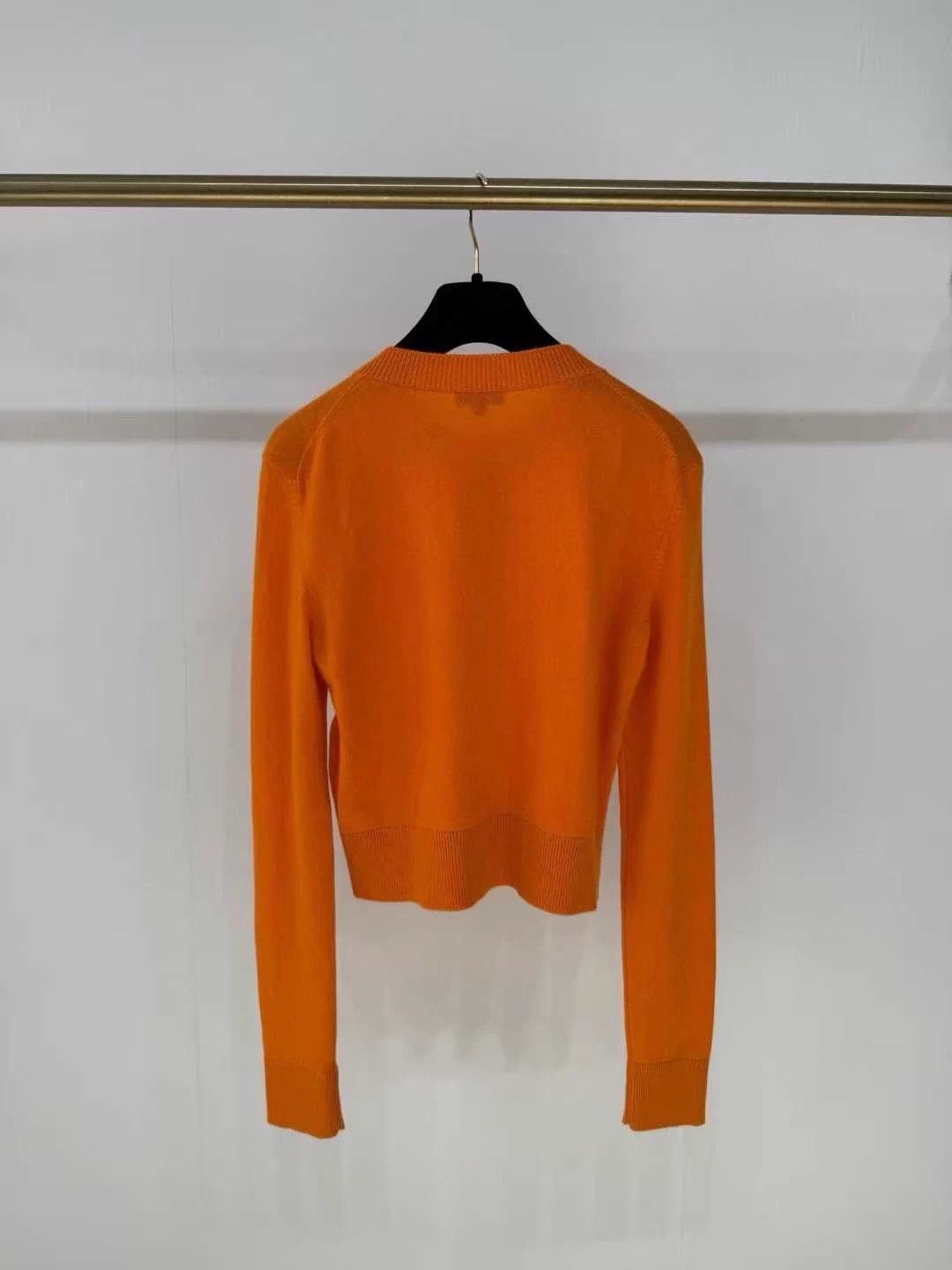Chanel Chanel 18K orange cashmere cardigan 84/46cm minor repair Size XS / US 0-2 / IT 36-38 - 7 Thumbnail