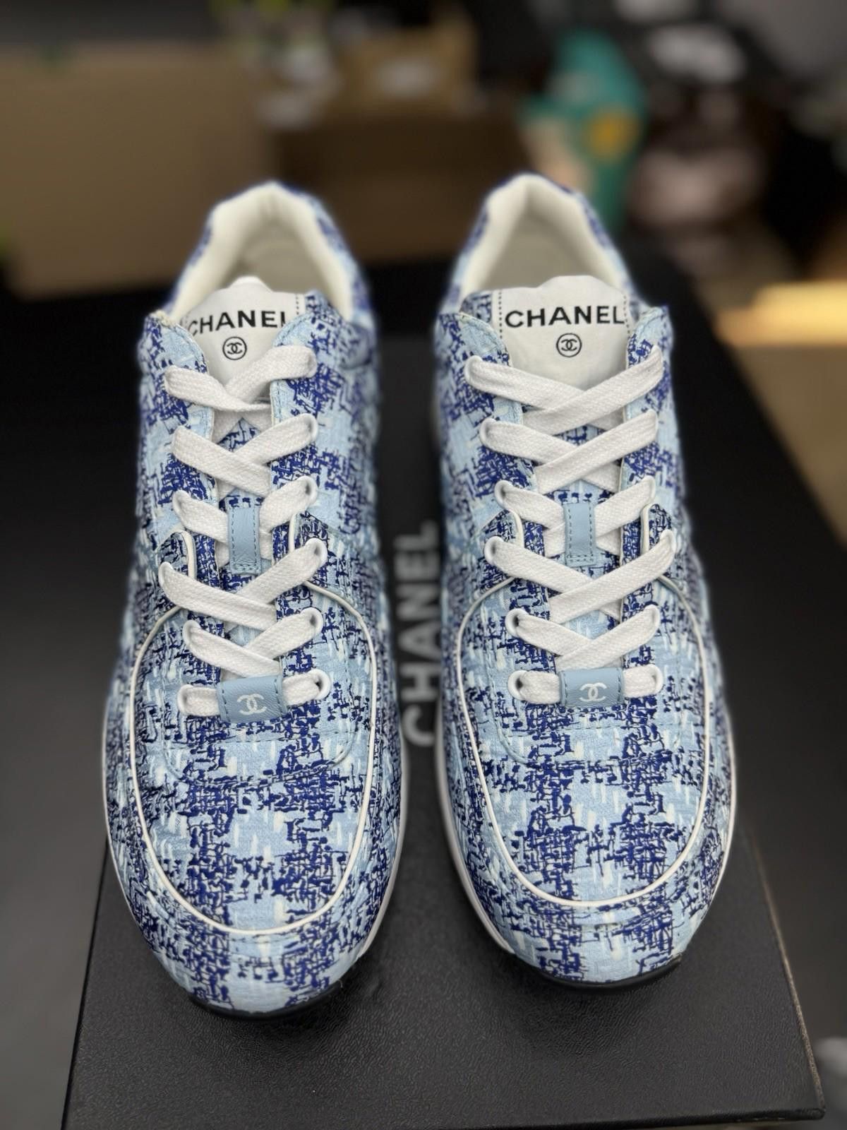 Chanel CHANEL CC Logo Sneaker Size 40.5EU/10.5US(W)/9US(M) $1425 Size US 10.5 / IT 40.5 - 5 Thumbnail