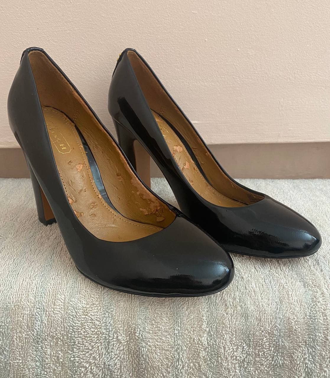 Coach 🖤 Coach Shelley Black Patent Pumps Size 5.5 Size US 5.5 / IT 35.5 - 1 Thumbnail