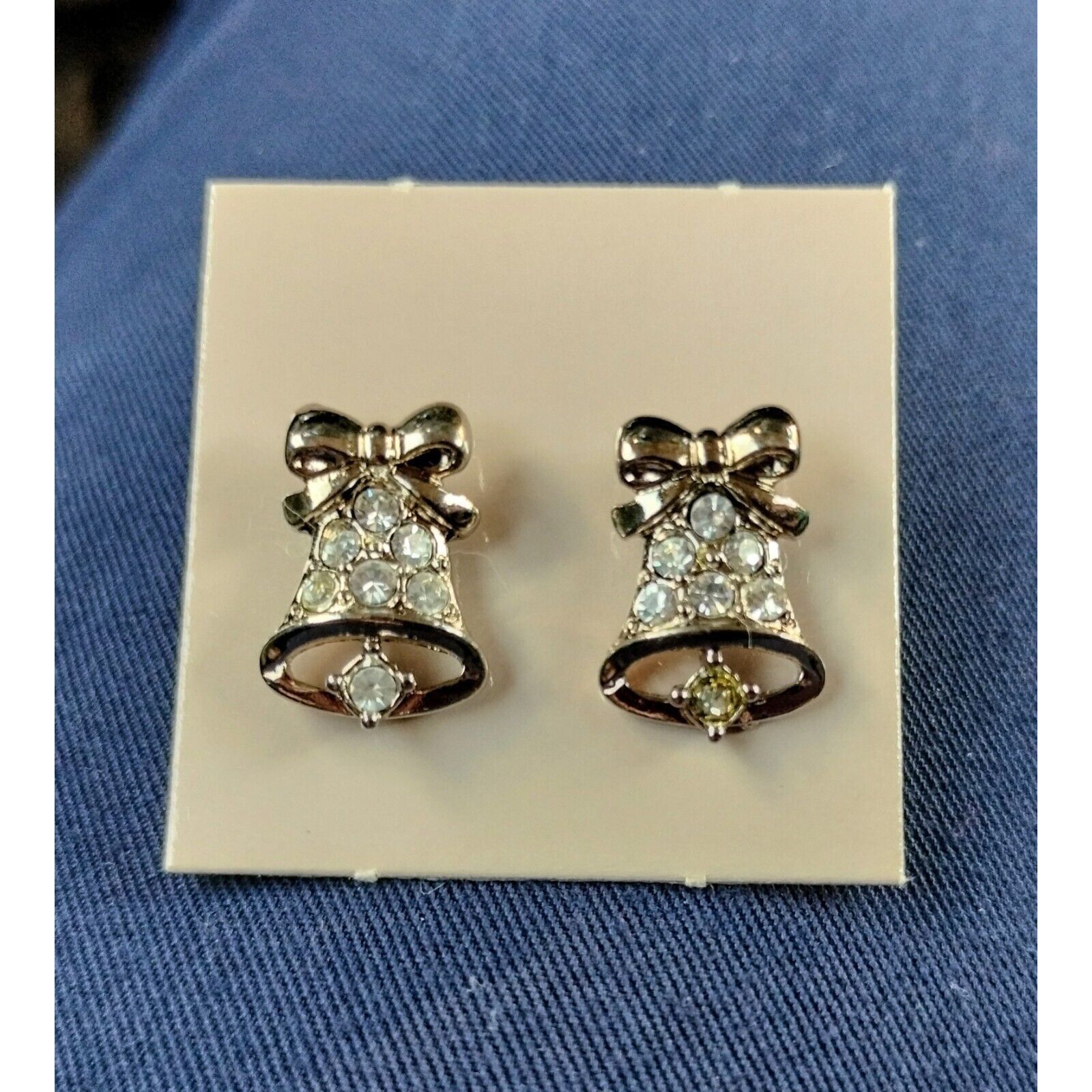 Vintage Vintage Avon 1991 Pierced Earrings Jingle Bells Christmas Si Size ONE SIZE - 20 Thumbnail