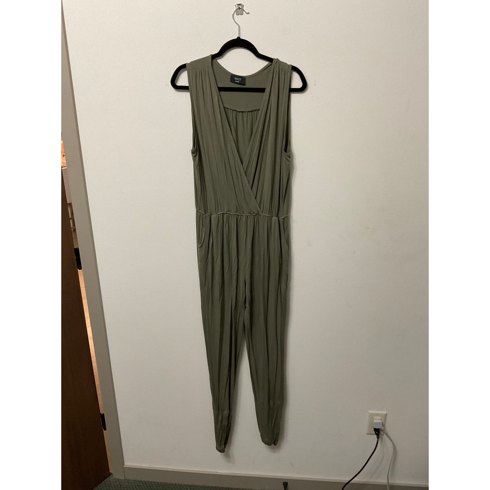 Other Preloved Vici You Beauty Sleeveless Pocketed Jumpsuit Sz L Size 34" / US 12 / IT 48 - 1 Thumbnail