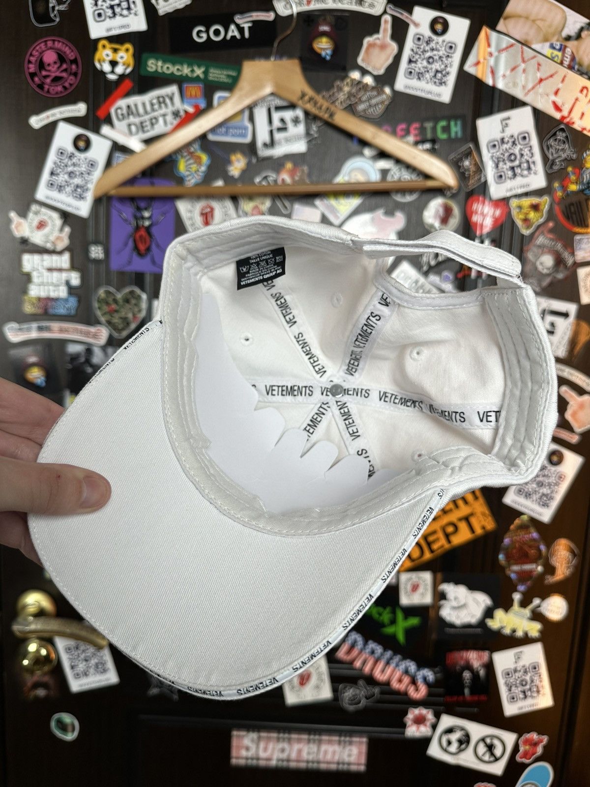 Vetements Vetements Genetically Modified White Cap Size ONE SIZE - 10 Thumbnail