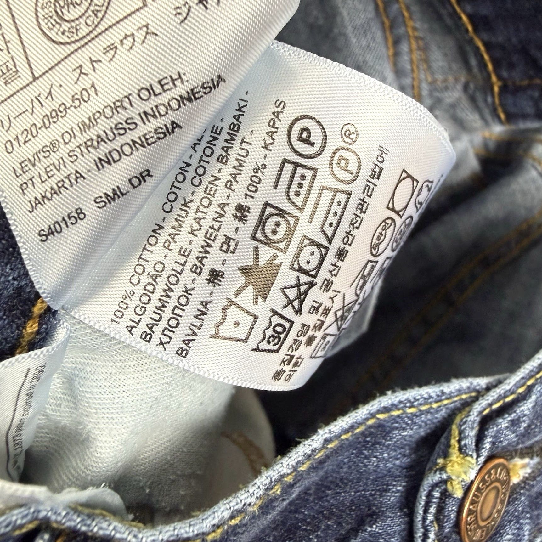 Levi's **Levi's 505 Men's Medium Washed Blue Straight Leg Jeans** User: Levi's 505 Men's Medium Washed Blue Straight Leg Jeans Size US 36 / EU 52 - 3 Thumbnail