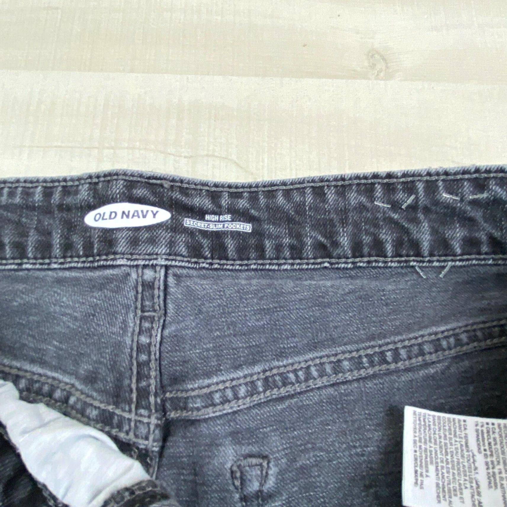 Old Navy Old Navy Womens Denim Shorts 8 Faded Black High Rise Distressed Cut Offs NWOT Size 28" / US 6 / IT 42 - 4 Thumbnail