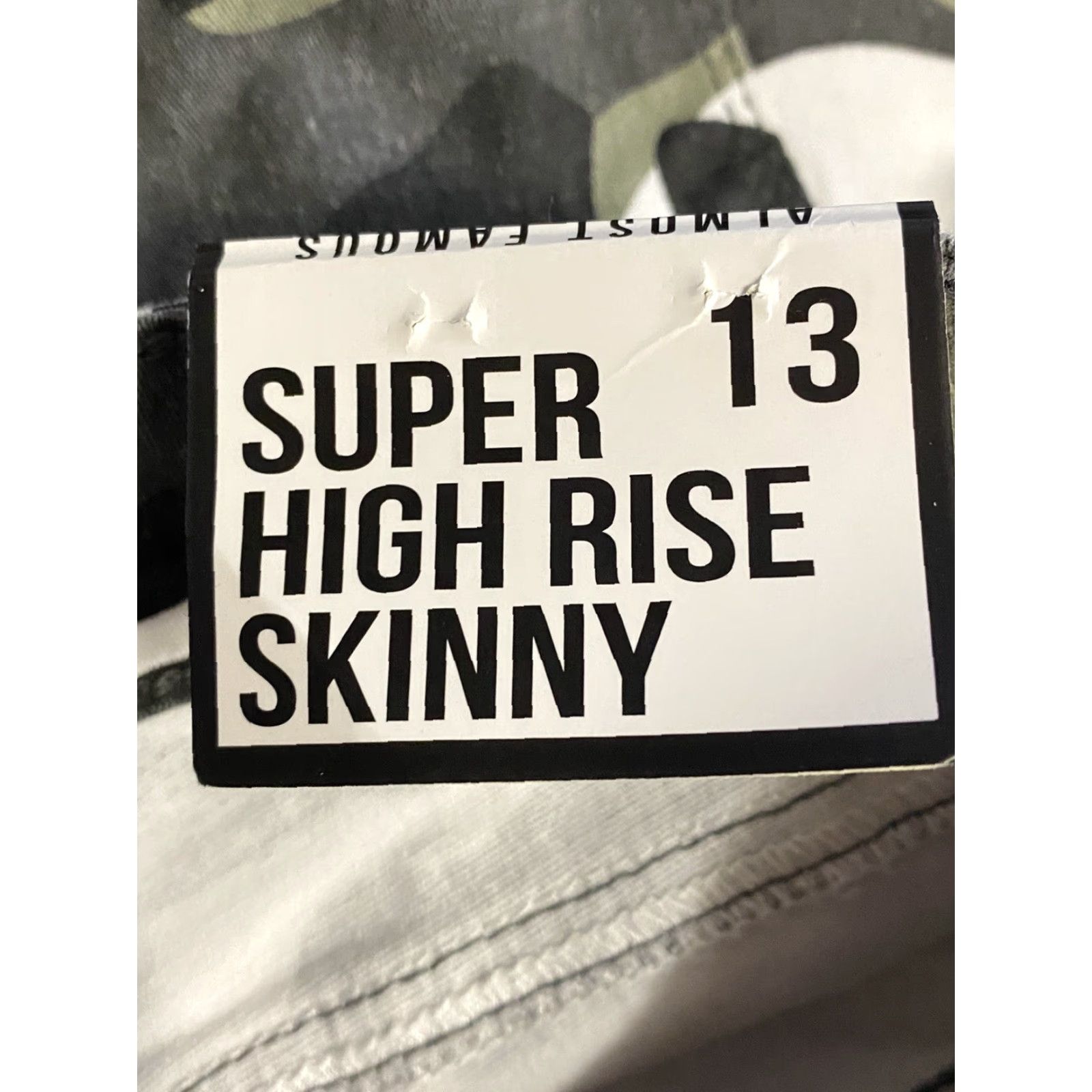 Almost Famous Almost Famous Womens Super High Rise Skinny Camo Pants size 13 Size 34" / US 12 / IT 48 - 6 Thumbnail