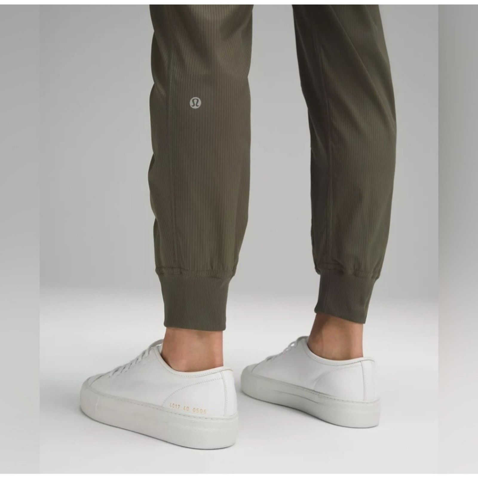 Lululemon Lululemon Pants 4 Olive Dance Studio Jogger Full Length 28" Size 27" / US 4 / IT 40 - 4 Thumbnail