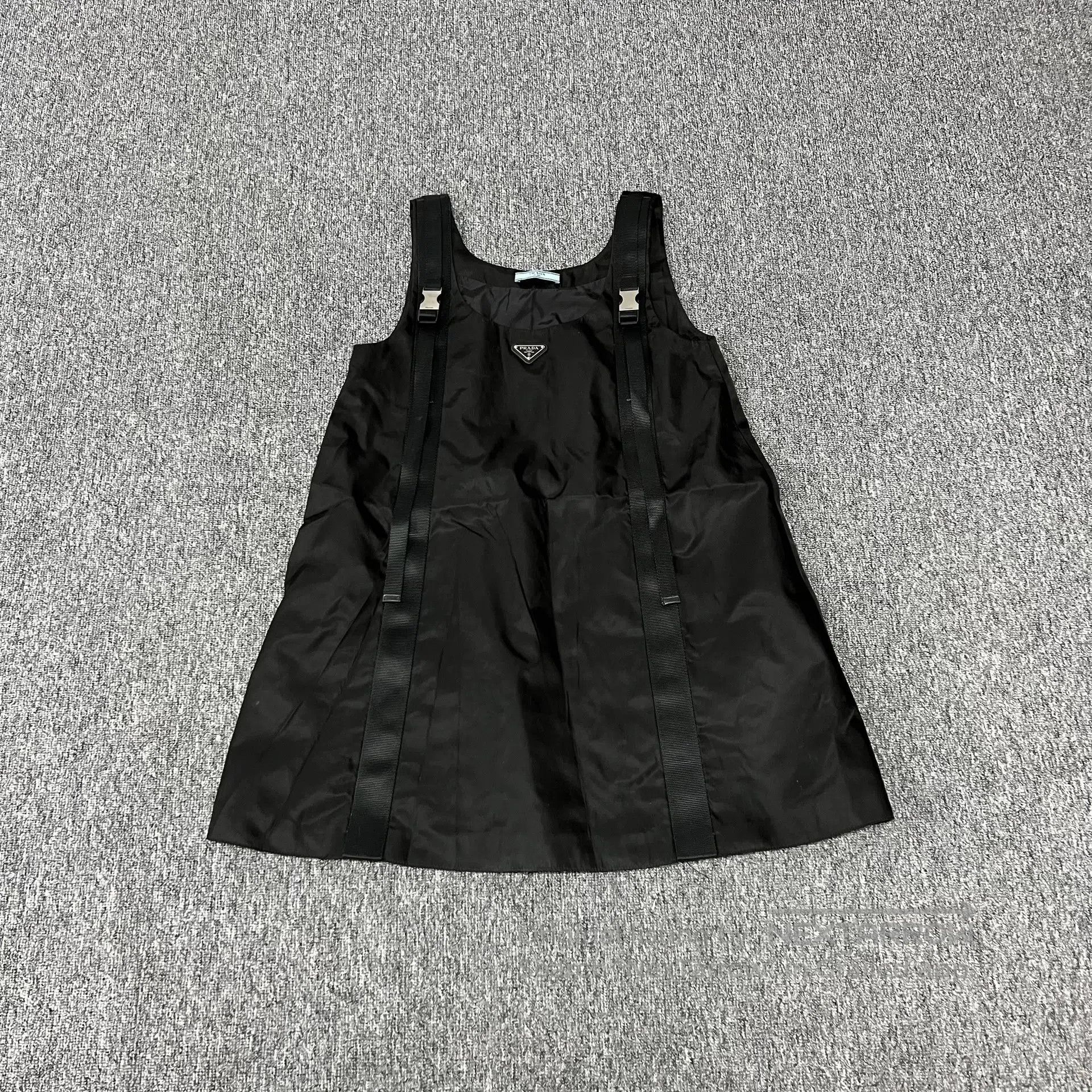 Prada Prada size 40 Delta-shaped logo; regenerated nylon back str Size L / US 10 / IT 46 - 1 Thumbnail