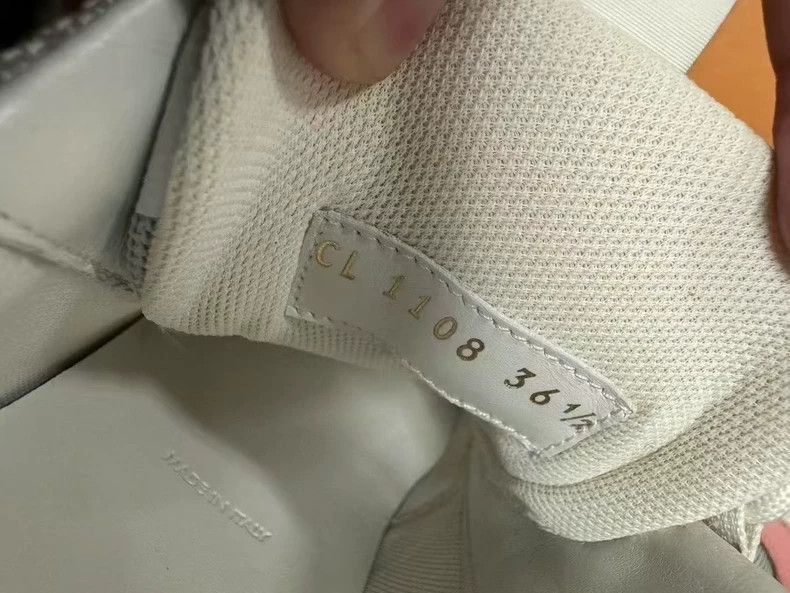 Louis Vuitton Louis Vuitton White run away sneakers Size US 6 / IT 36 - 5 Thumbnail