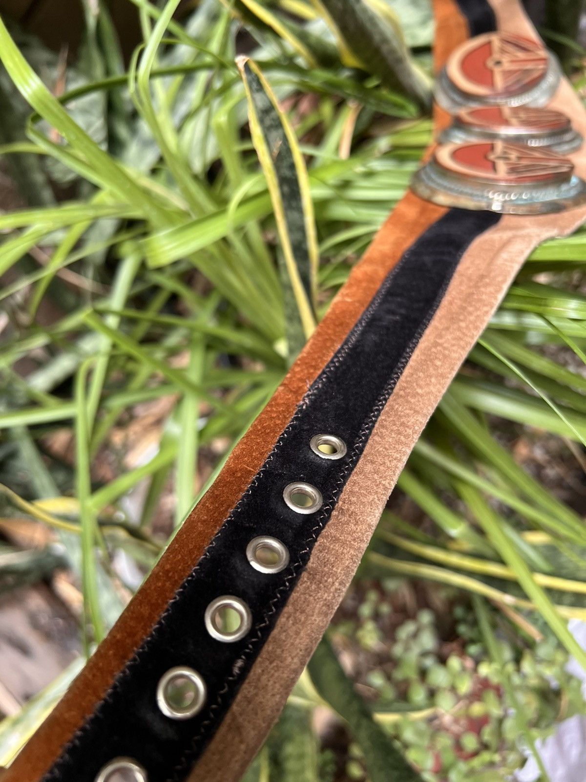 Vintage Vintage 70s artisan wide leather belt with medallion detail Size ONE SIZE - 8 Thumbnail