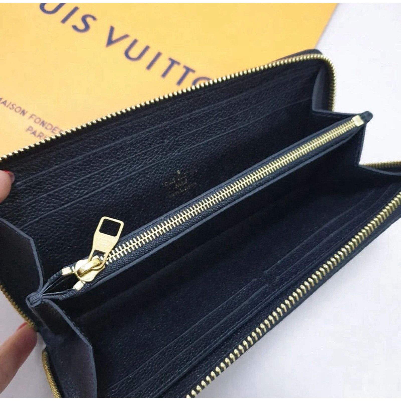 Louis Vuitton Louis Vuitton Black Leather Logo Wallet Size ONE SIZE - 3 Thumbnail