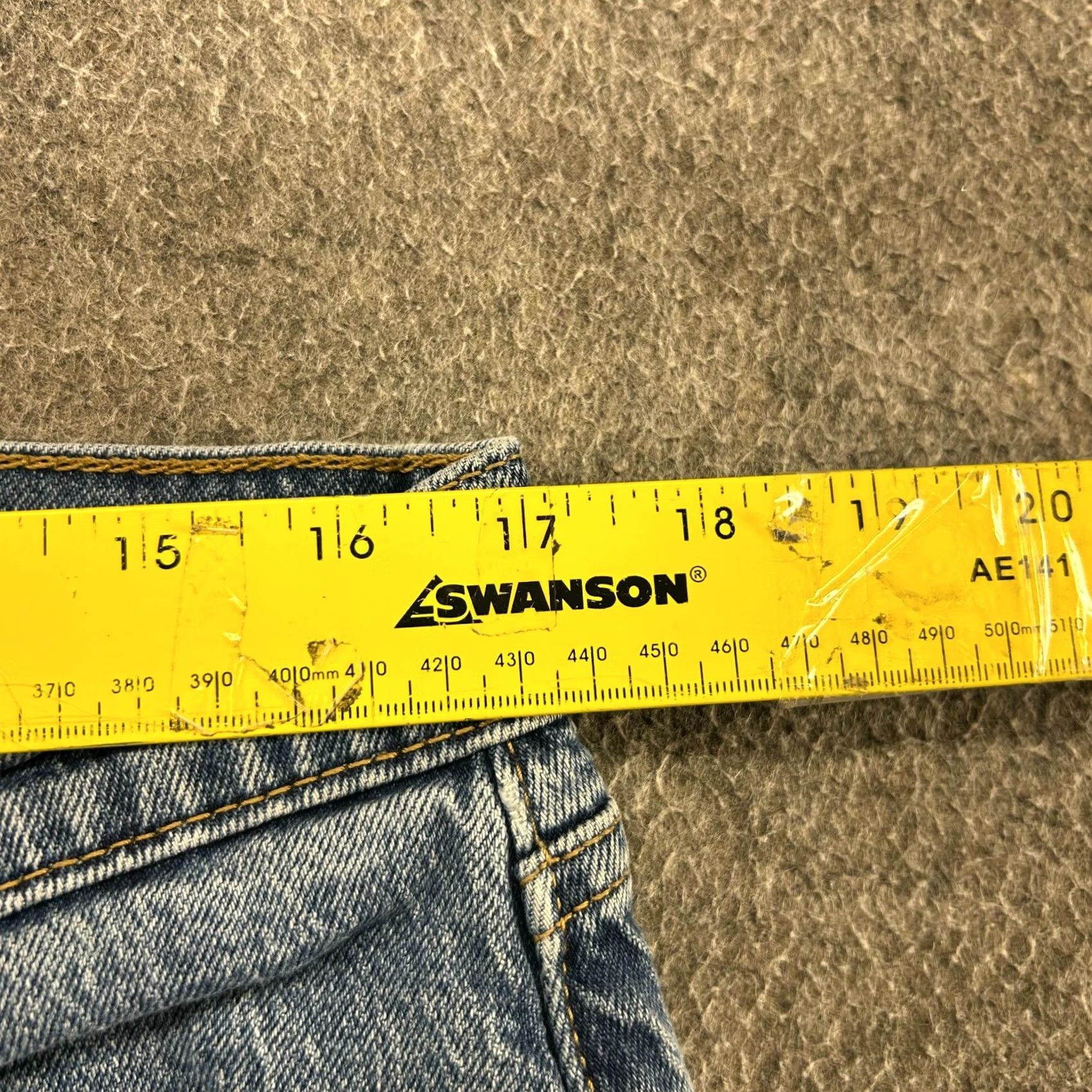 Levi's Levi's 505 Jeans Men's 36x32 Light Wash Denim Straight Relaxed Fit 100% Cotton Blue Distressed Pockets Logo Vintage No Size US 36 / EU 52 - 7 Thumbnail