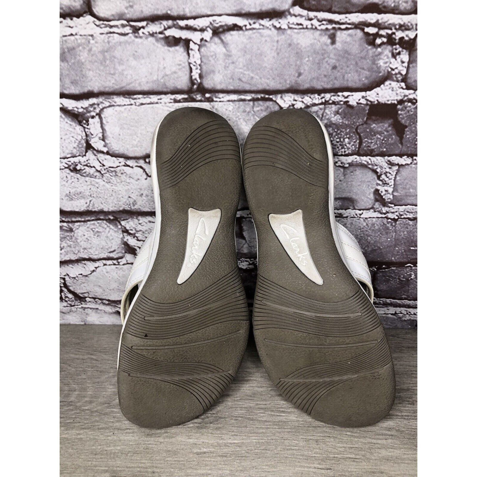 Clarks Clarks Cloudsteppers White Brinkley Flip Flops Foam Sandals Size US 9 / IT 39 - 8 Thumbnail