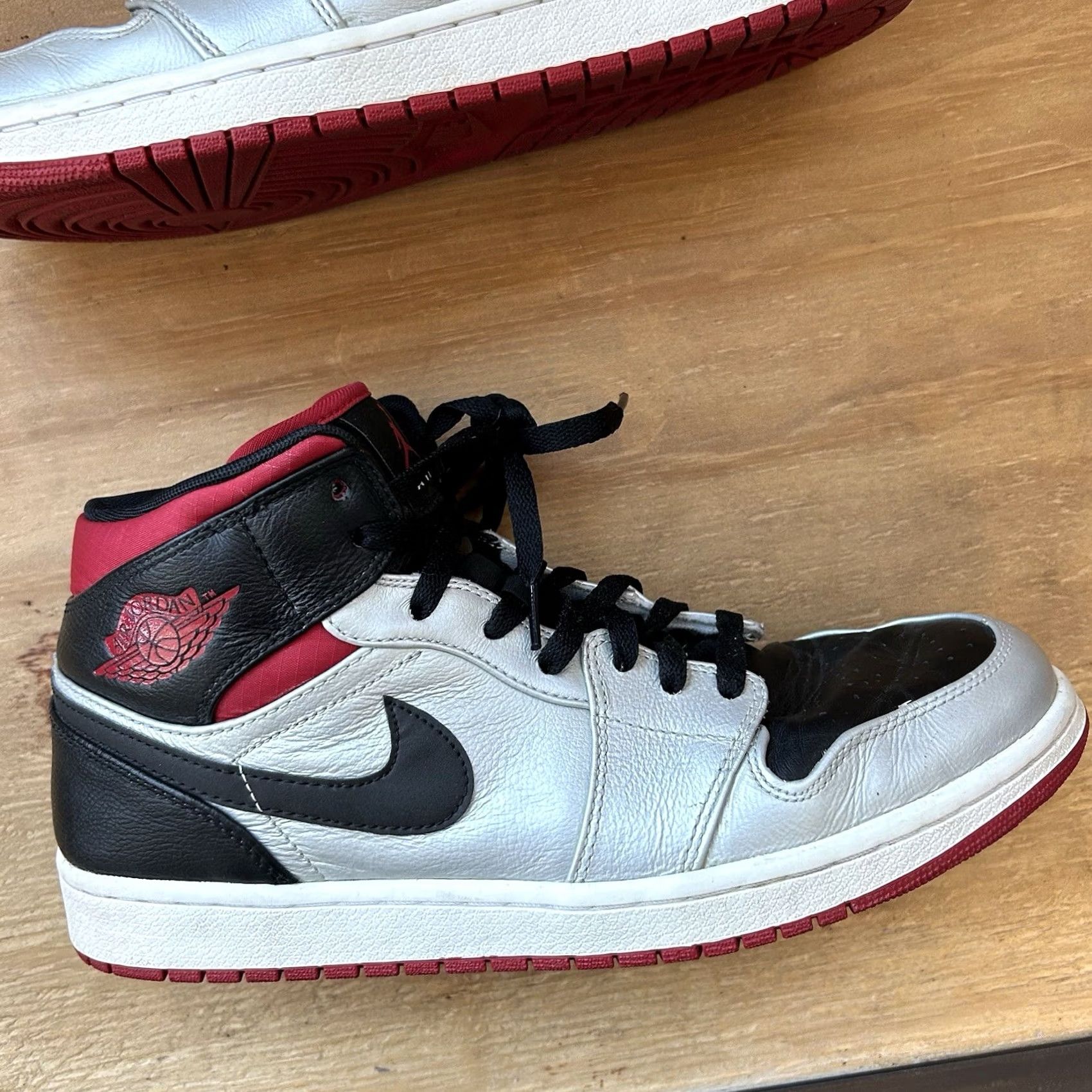Jordan Brand Air Jordan 1 Phat Kilroy Silver/Red/Black 364770-021 Size 12 Men Sneaker Size US 11 / EU 44 - 5 Thumbnail