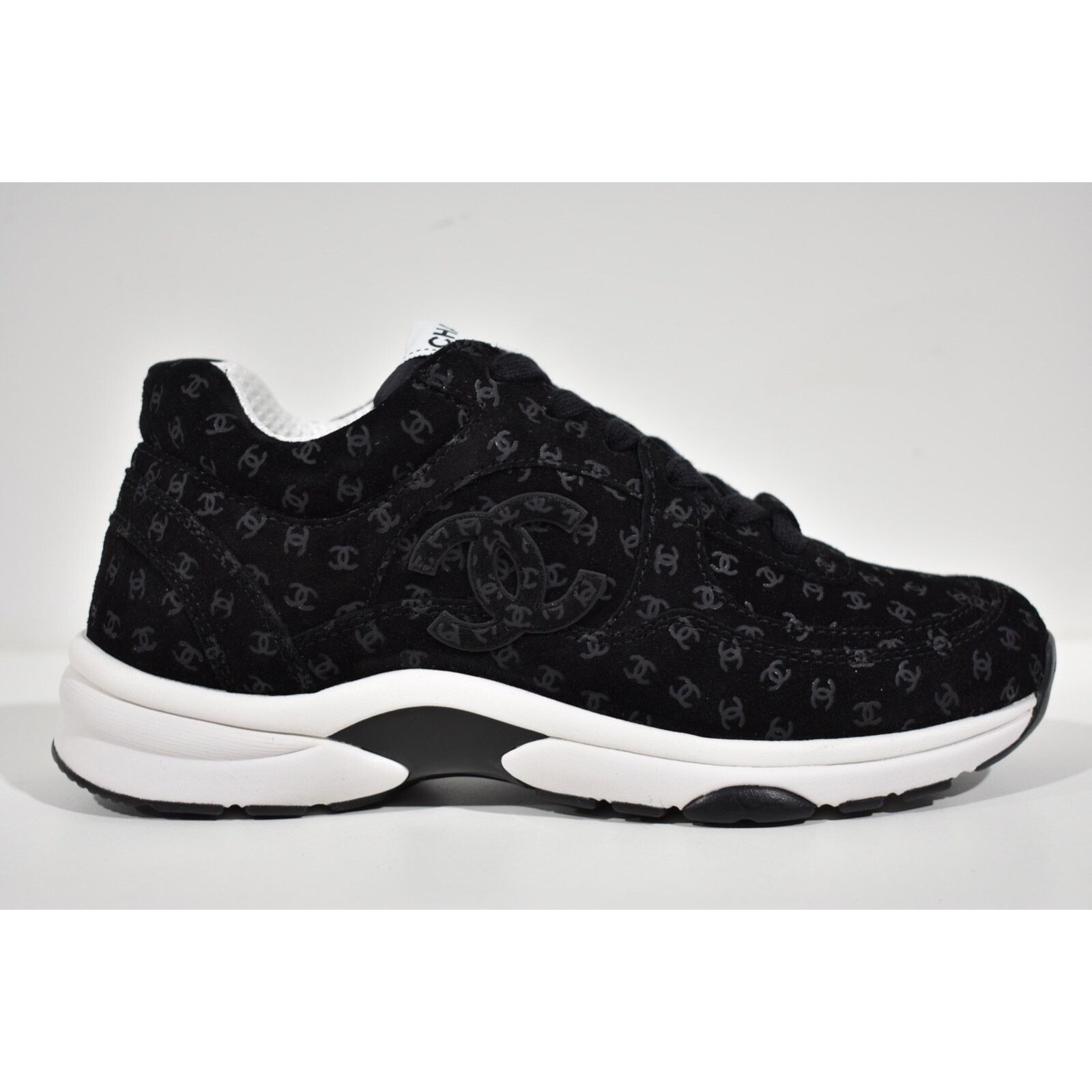 Chanel 22A Printed CC Logo White Flat Runner Trainer Sneaker 38.5 Size US 8.5 / IT 38.5 - 1 Thumbnail