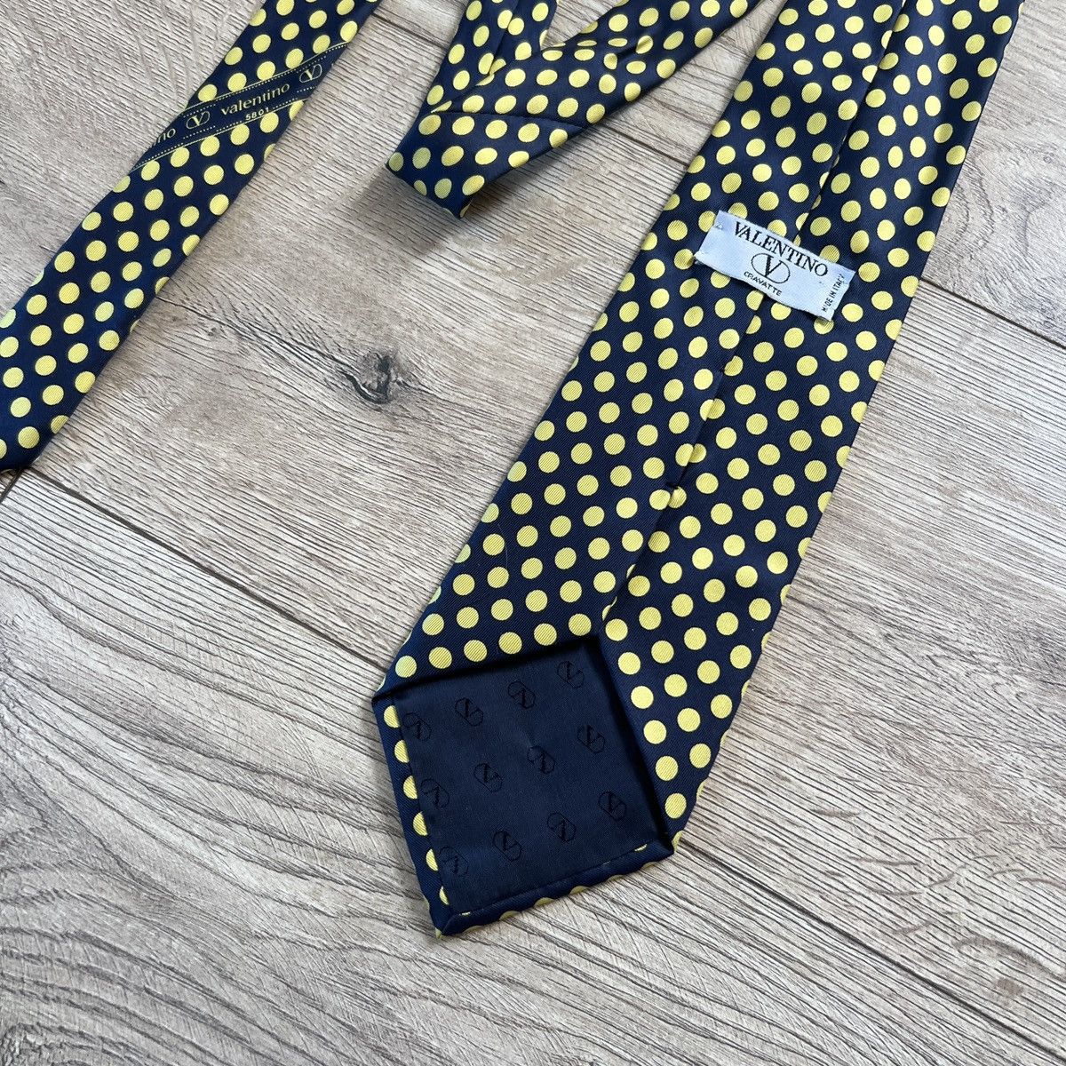 Valentino Valentino Silk Tie 90s Monogram Cravatca Y2K Calssic Casual Size ONE SIZE - 6 Thumbnail