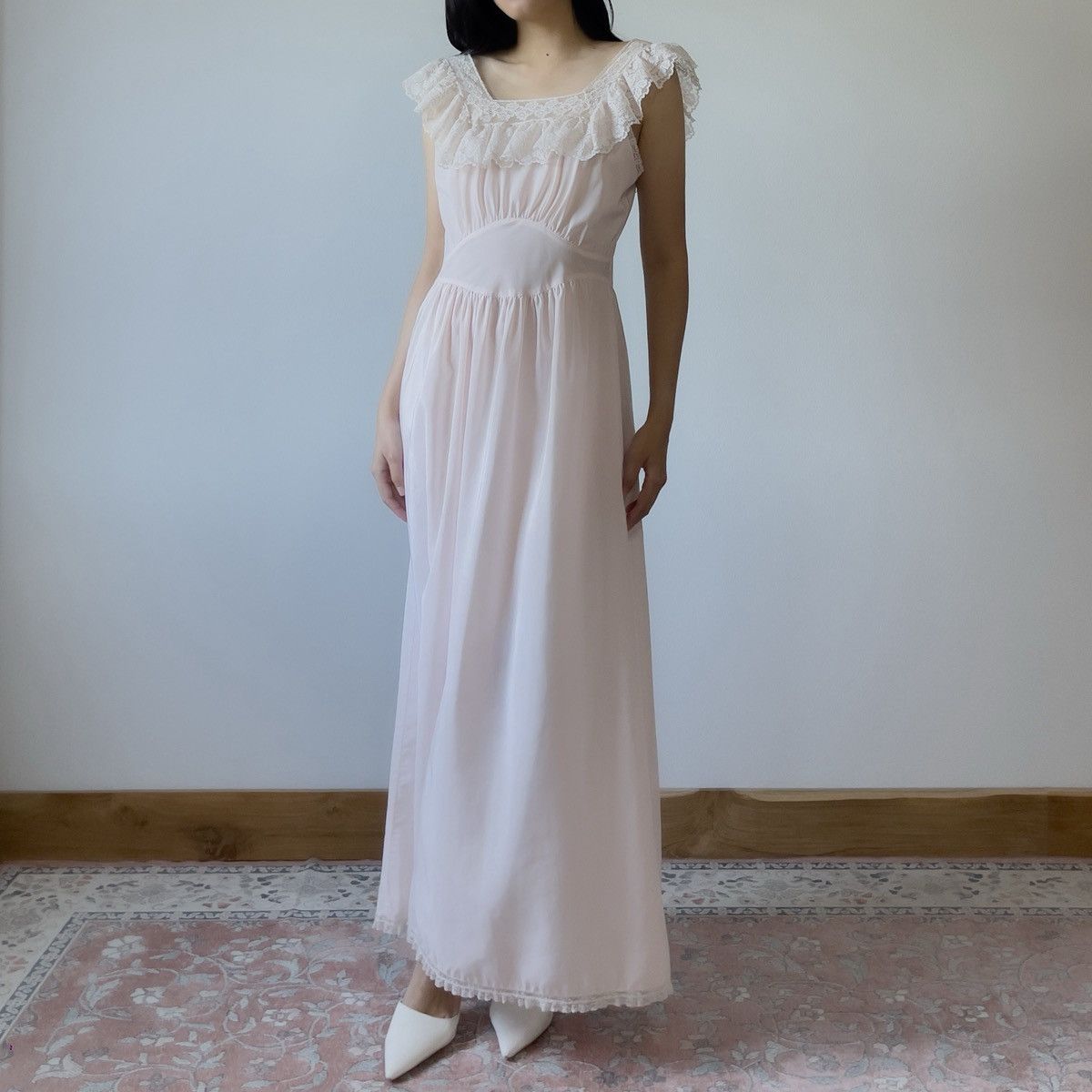 Vintage Vintage 1970s Pale Pink Ruffle Lace Nightgown (M) Size M / US 6-8 / IT 42-44 - 3 Thumbnail