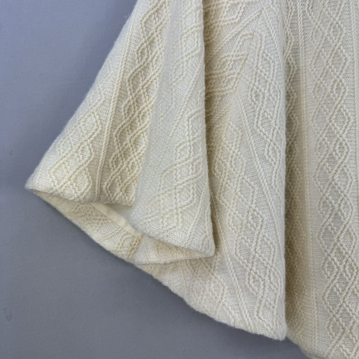 Japanese Brand Sayegusa Vintage Knit Poncho Cape with Faux Fur Collar Size ONE SIZE - 6 Thumbnail