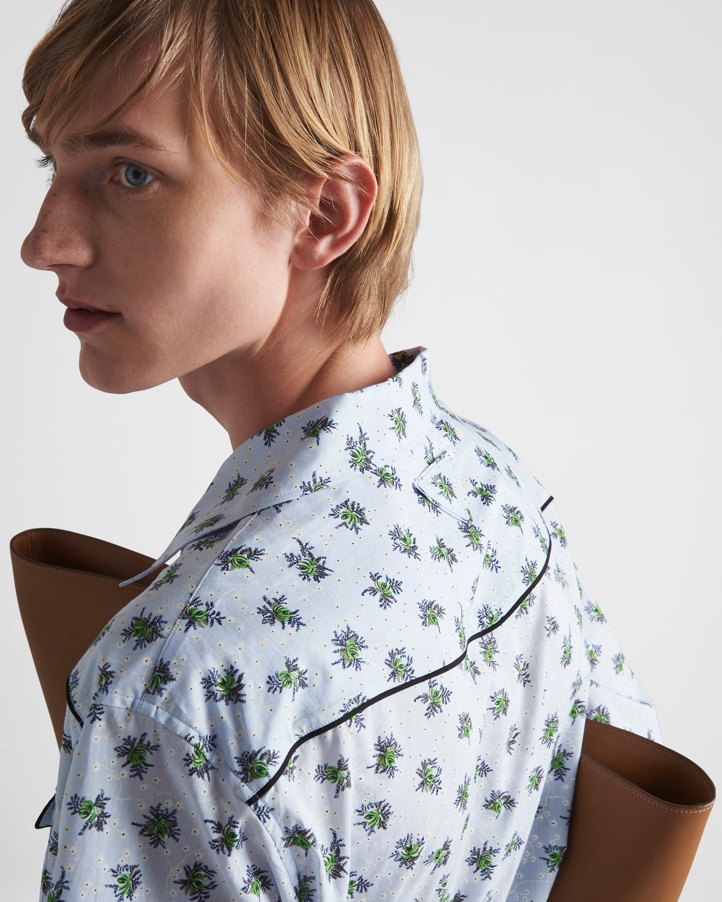 Prada o1bcso1str1025 Batista Edelweis Short-Sleeved Shirt Size US L / EU 52-54 / 3 - 6 Thumbnail