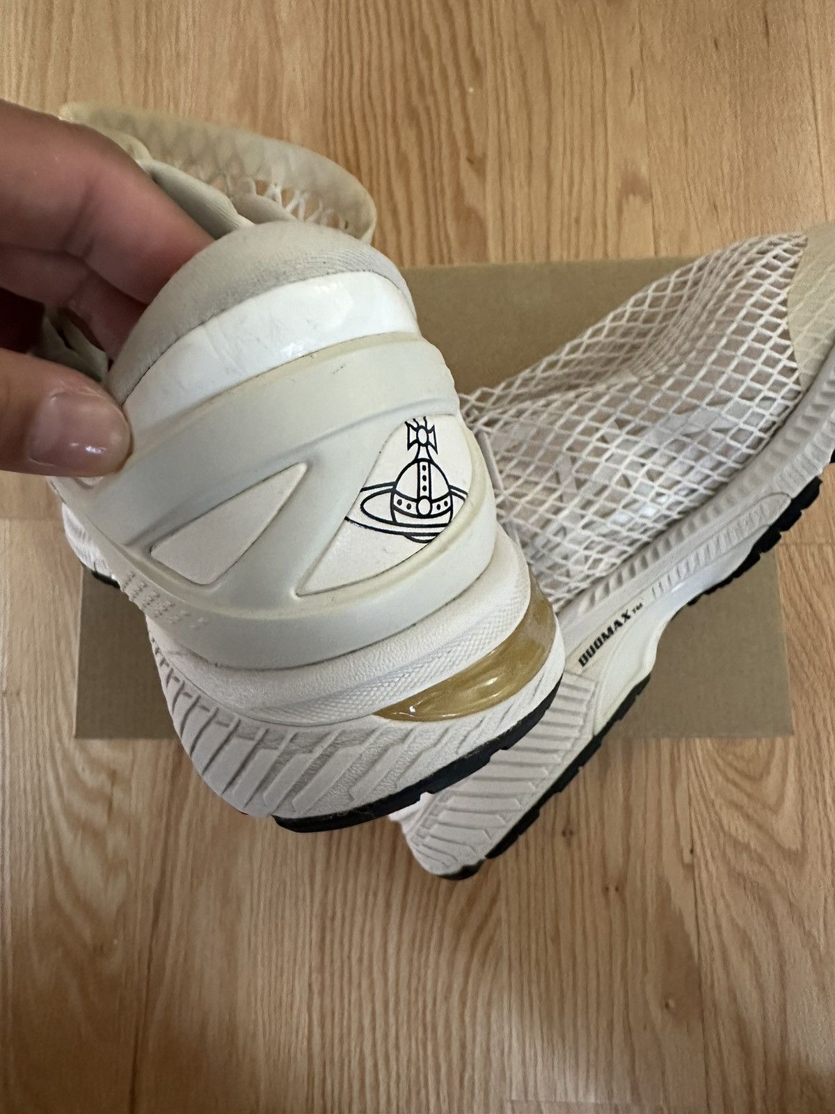 Asics × Vivienne Westwood ASICS X Vivienne Westwood Gel Kayano 26 White Size US 8 / EU 41 - 3 Thumbnail