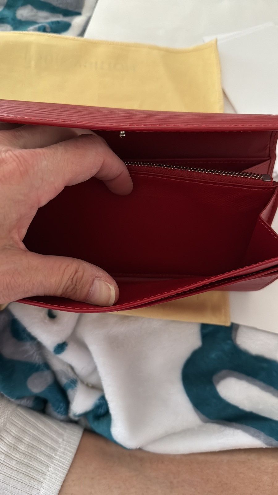 Louis Vuitton Louis Vuitton Epi Rouge / Red Sarah Textured Leather Wallet Size ONE SIZE - 2 Thumbnail