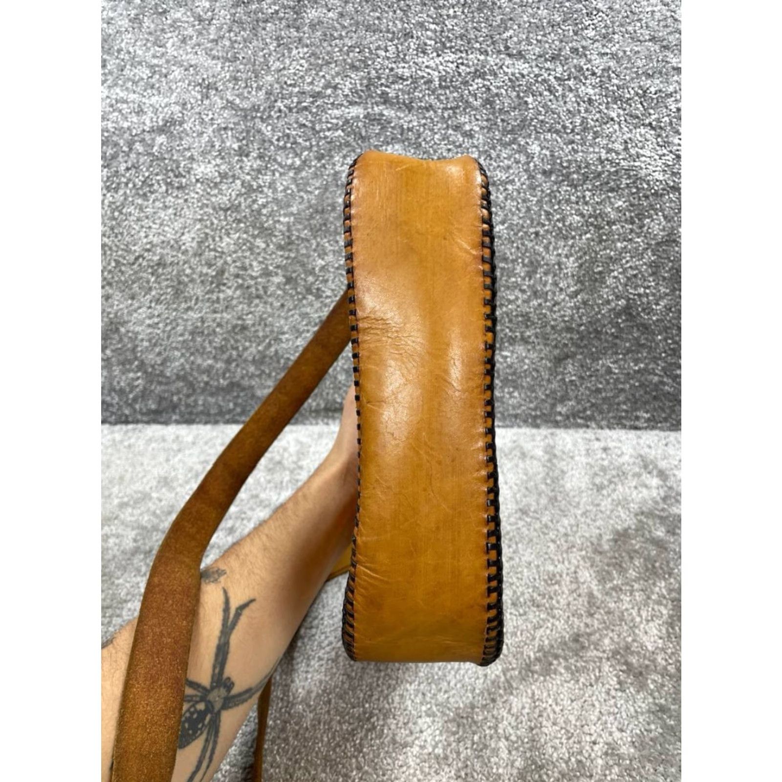 Vintage VINTAGE Leather Bag Womens Brown Crossbody Bag Turn Lock Shoulder Strap Tooled Brown 9.5 in x 8.5 in Medium Casual Outdoor Leather Size ONE SIZE - 5 Thumbnail