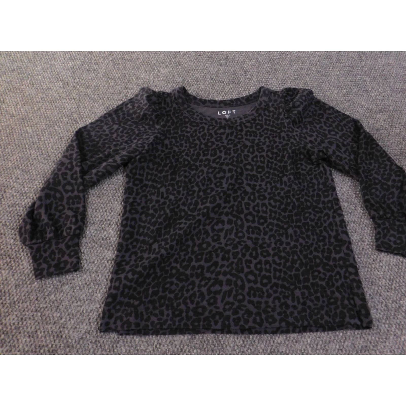 Ann Taylor Loft Animal Print Knit Pullover Blouse Womens Medium Gray Stretch Cotton Knit Round Neck Long Sleeve Casual Size M / US 6-8 / IT 42-44 - 3 Thumbnail