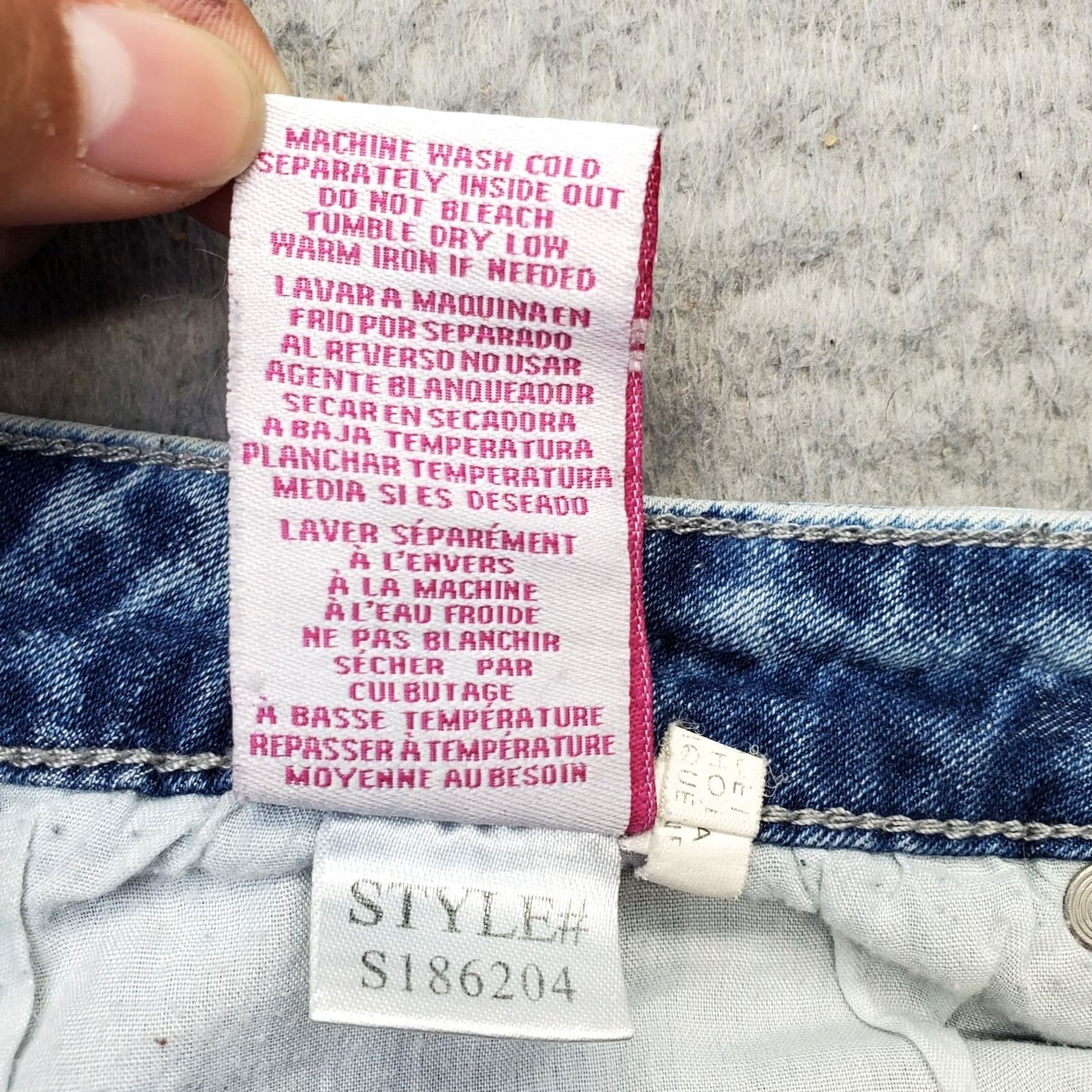 Vintage YMI Jeans Shorts Women Size 11 Denim Distressed Acid Wash 5-Pocket Design - Blue, 2.5" Inseam Size 32" / US 10 / IT 46 - 8 Thumbnail