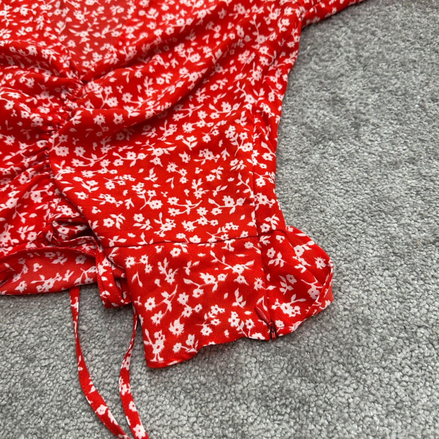AQUA Aqua Ruched Floral Top Womens S Red White Ruffles Bell Sleeve Casual Knit Polyester V-Neck Short Sleeve Blouse Shirt Beach Classic Modern Size S / US 4 / IT 40 - 4 Thumbnail