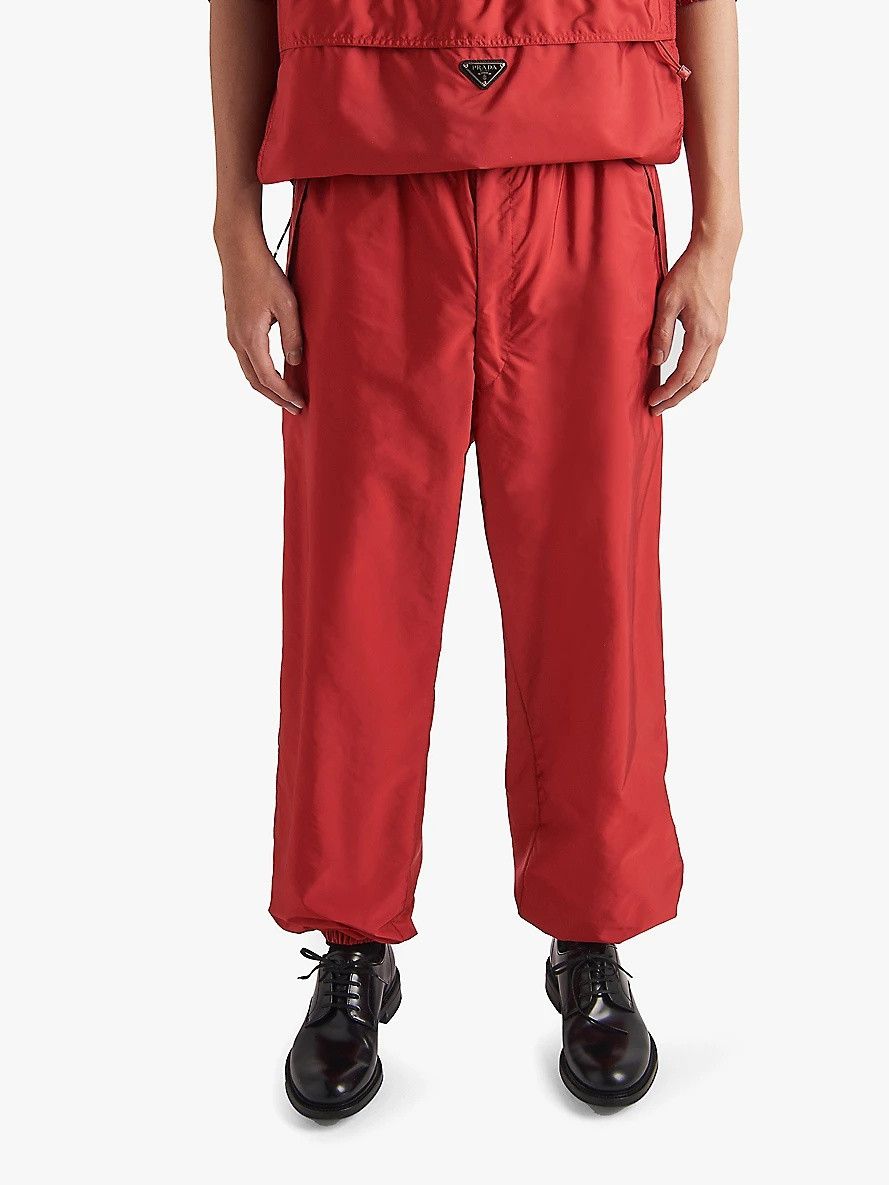 Prada o1bcso1str1025 Logo-Plaque Elasticated Re-Nylon Pants in Red Size US 30 / EU 46 - 3 Thumbnail