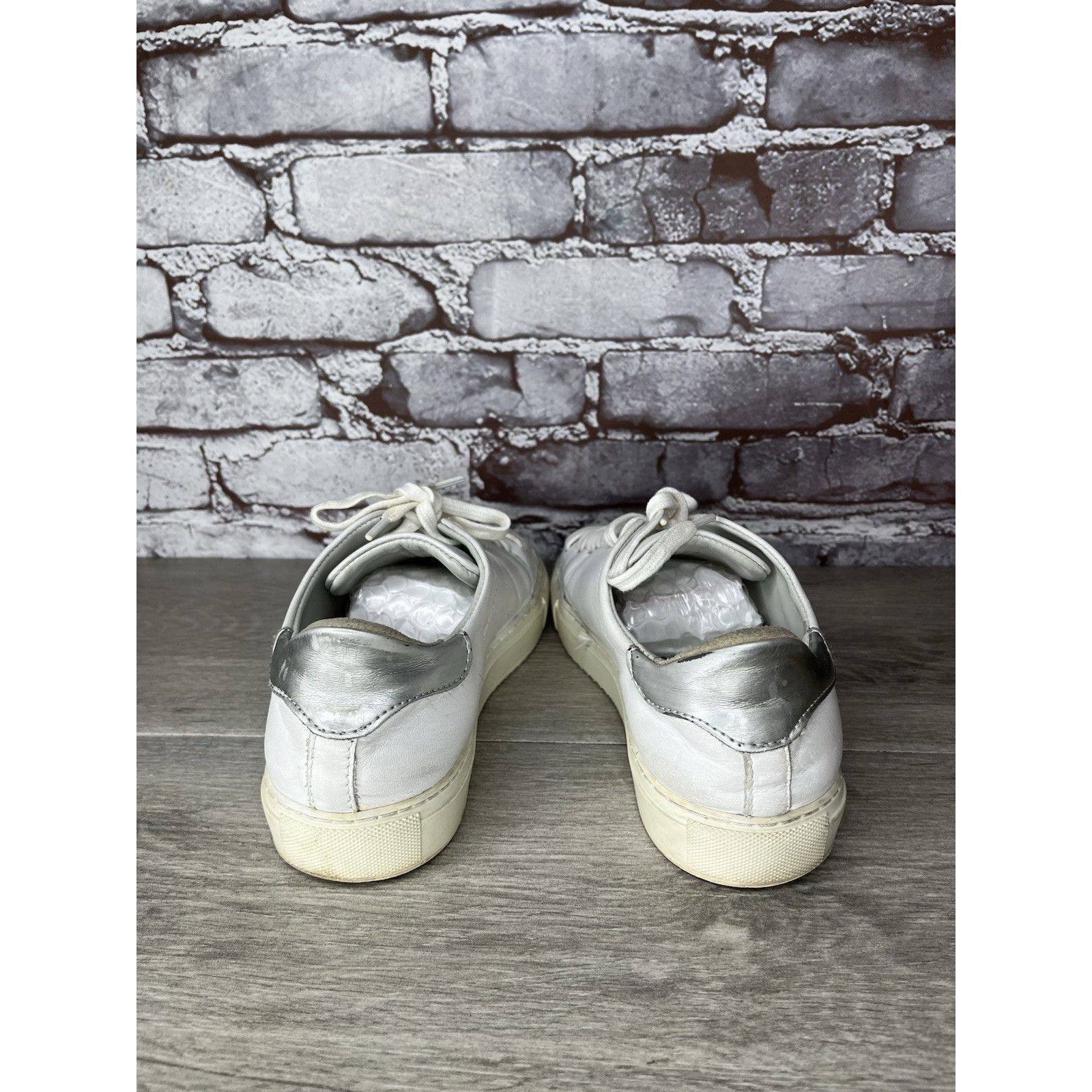 Axel Arigato Axel Arigato Womens Size 7.5 White Silver Sneakers Leather L Size US 7.5 / IT 37.5 - 5 Thumbnail