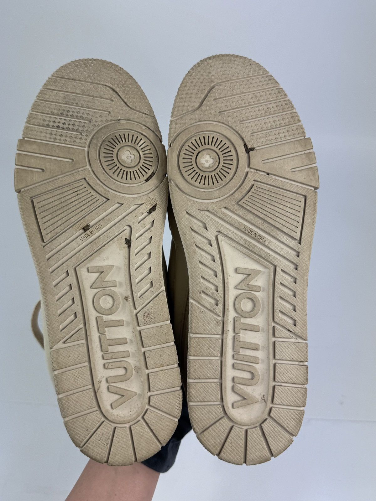 Louis Vuitton LV LOW TOP SOFT LEATHER SNEAKERS Size US 8 / EU 41 - 8 Thumbnail