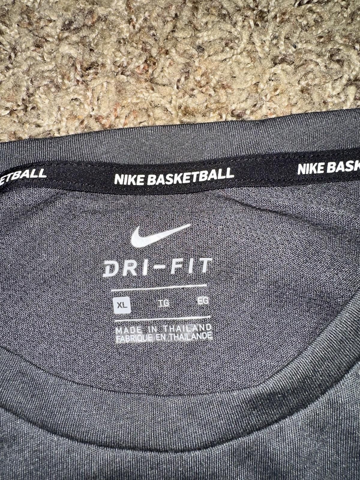 Nike Nike Big Kids (Boy’s) Dri-Fit Elite Long Sleeve Basketball Shirt Size US XXS / EU 40 - 4 Thumbnail