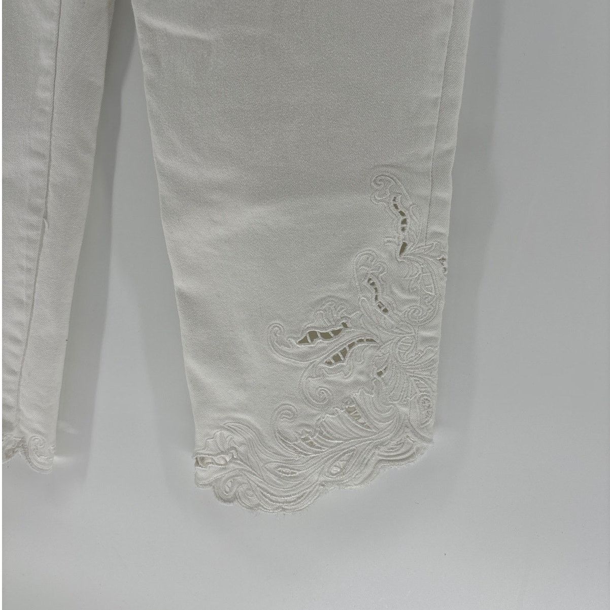 Chicos Chico's Slim Leg crop pants size 8/Chico size 1 Size 30" / US 8 / IT 44 - 2 Thumbnail