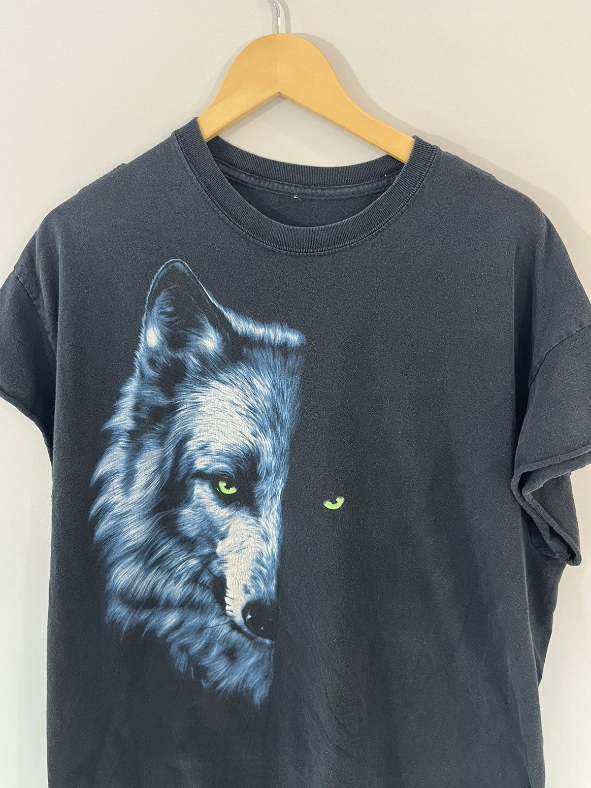Vintage Vintage Wolf Graphic Faded Distressed Cut Off Tee Size US L / EU 52-54 / 3 - 2 Thumbnail