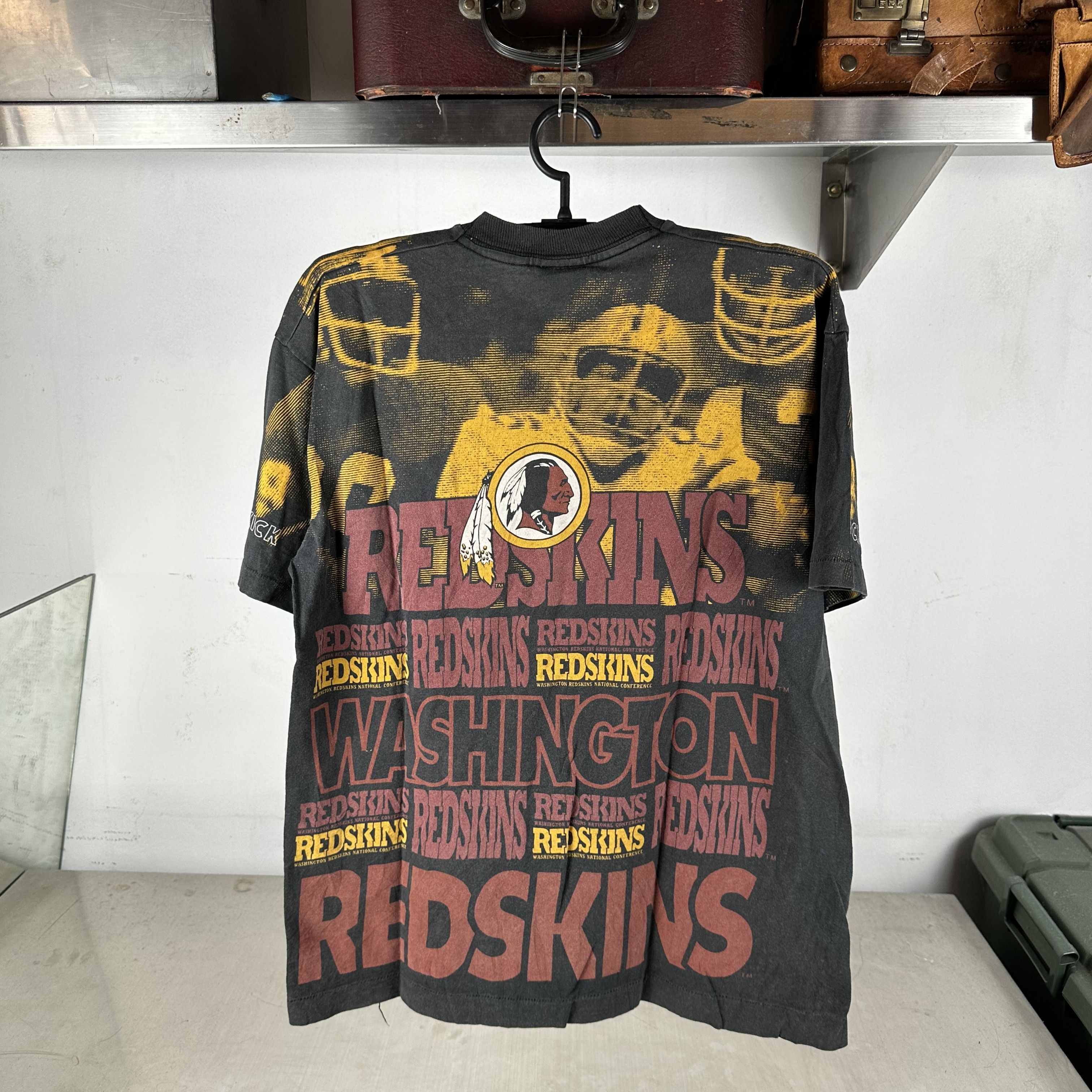 Vintage Vintage 90s Washington Redskins Football NFL AOP T-shirt Size US XL / EU 56 / 4 - 6 Thumbnail