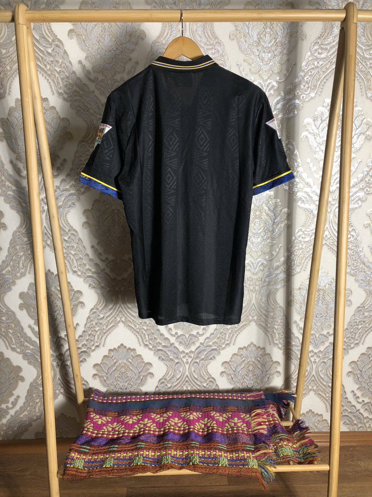Umbro VINTAGE UMBRO FC MANCHESTER UNITED ENGLAND SOCCER JERSEY 90s Size US L / EU 52-54 / 3 - 11 Thumbnail