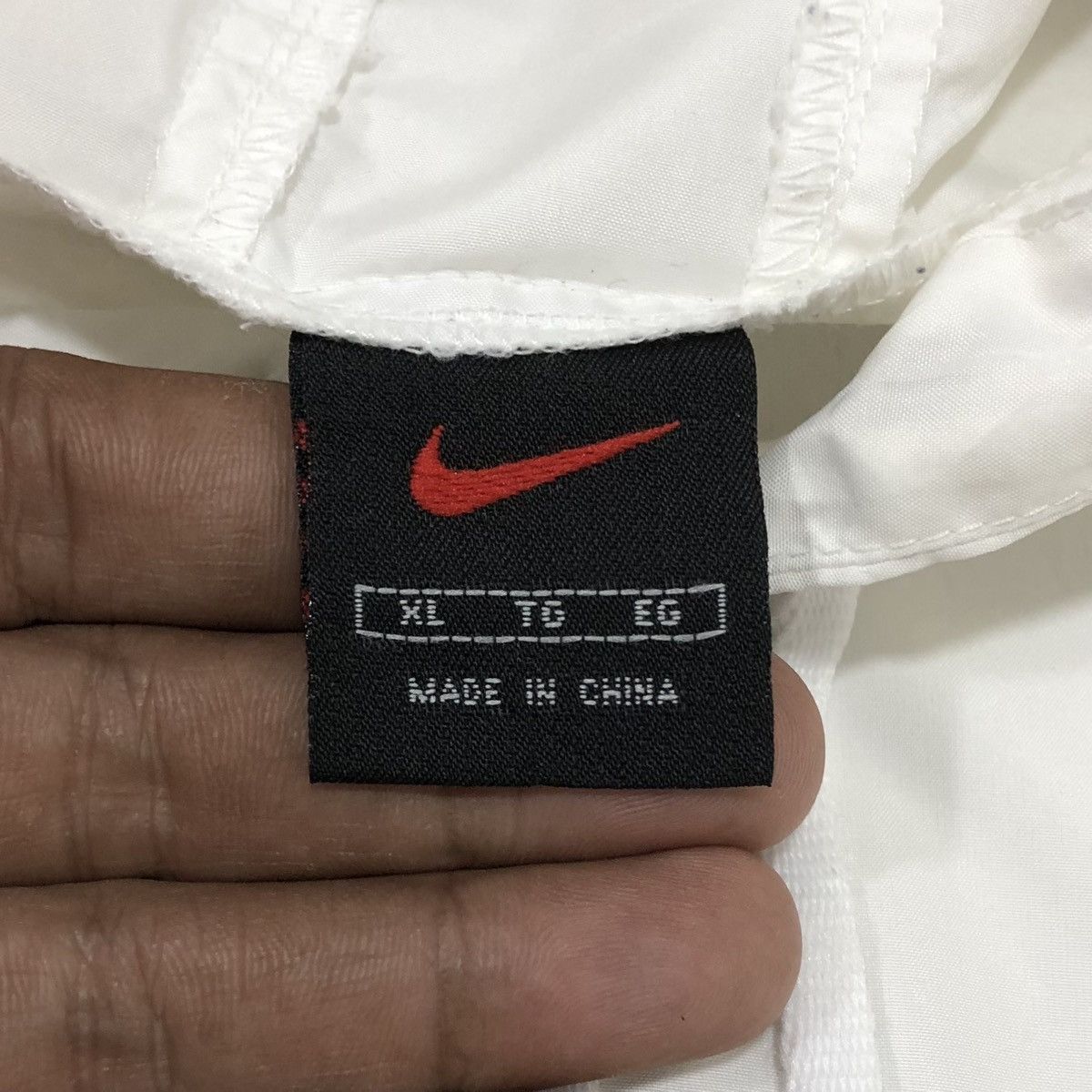 Nike Vintage Nike Pullover White Plain Windbreaker Nylon Jacket Size US XL / EU 56 / 4 - 12 Thumbnail