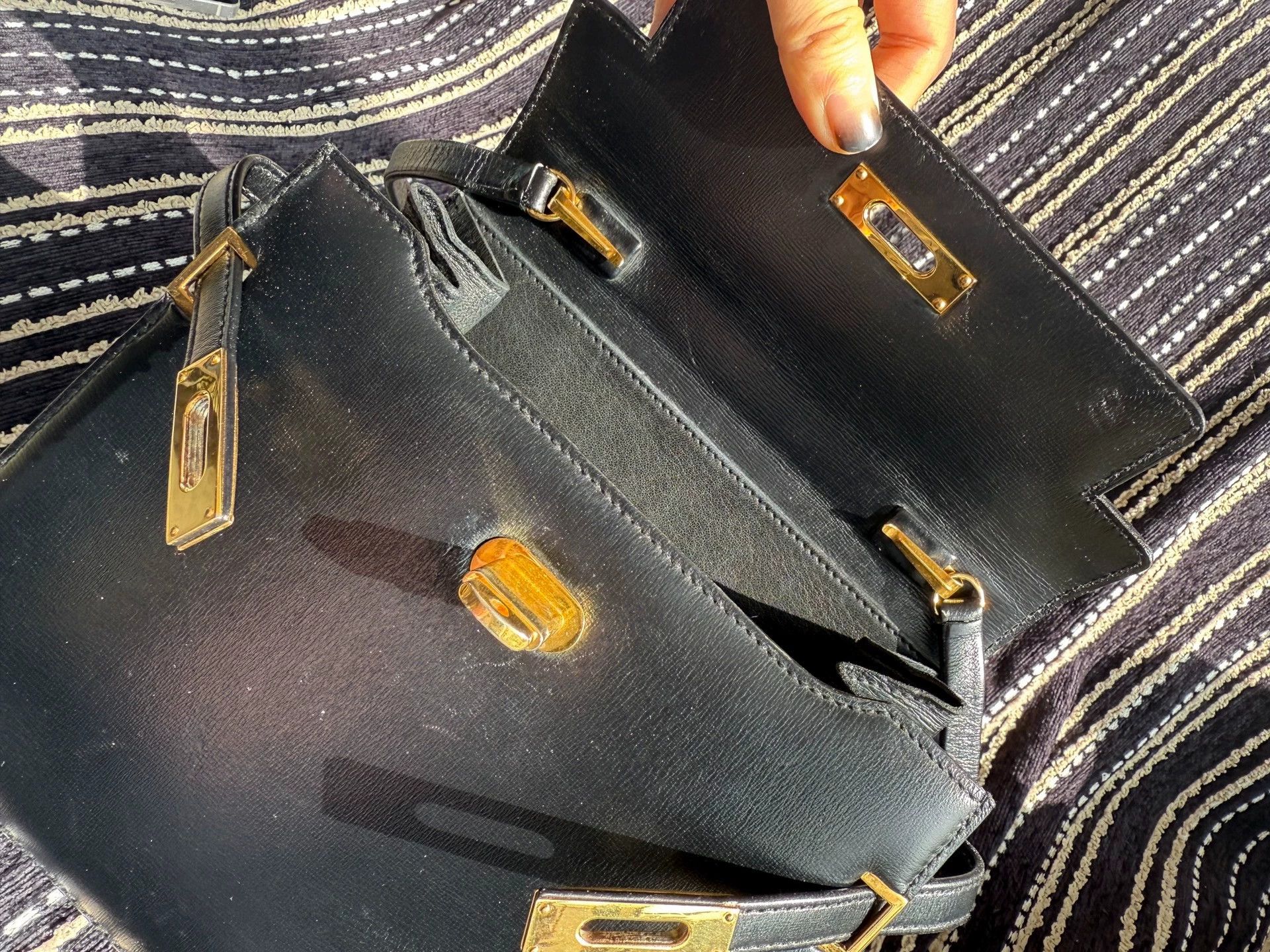 Other Morabito Vintage Black & Gold Kelly Small Handbag Size ONE SIZE - 7 Thumbnail