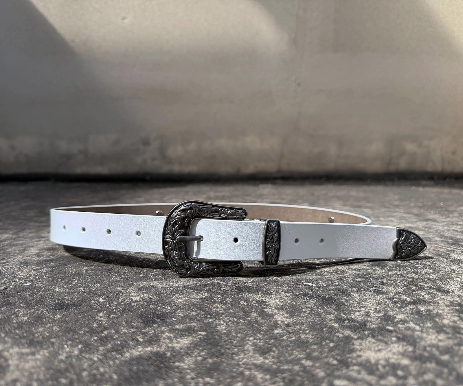 Leather White Leather Belt with Ornate Silver Buckle, Slim Fit Size ONE SIZE - 9 Thumbnail