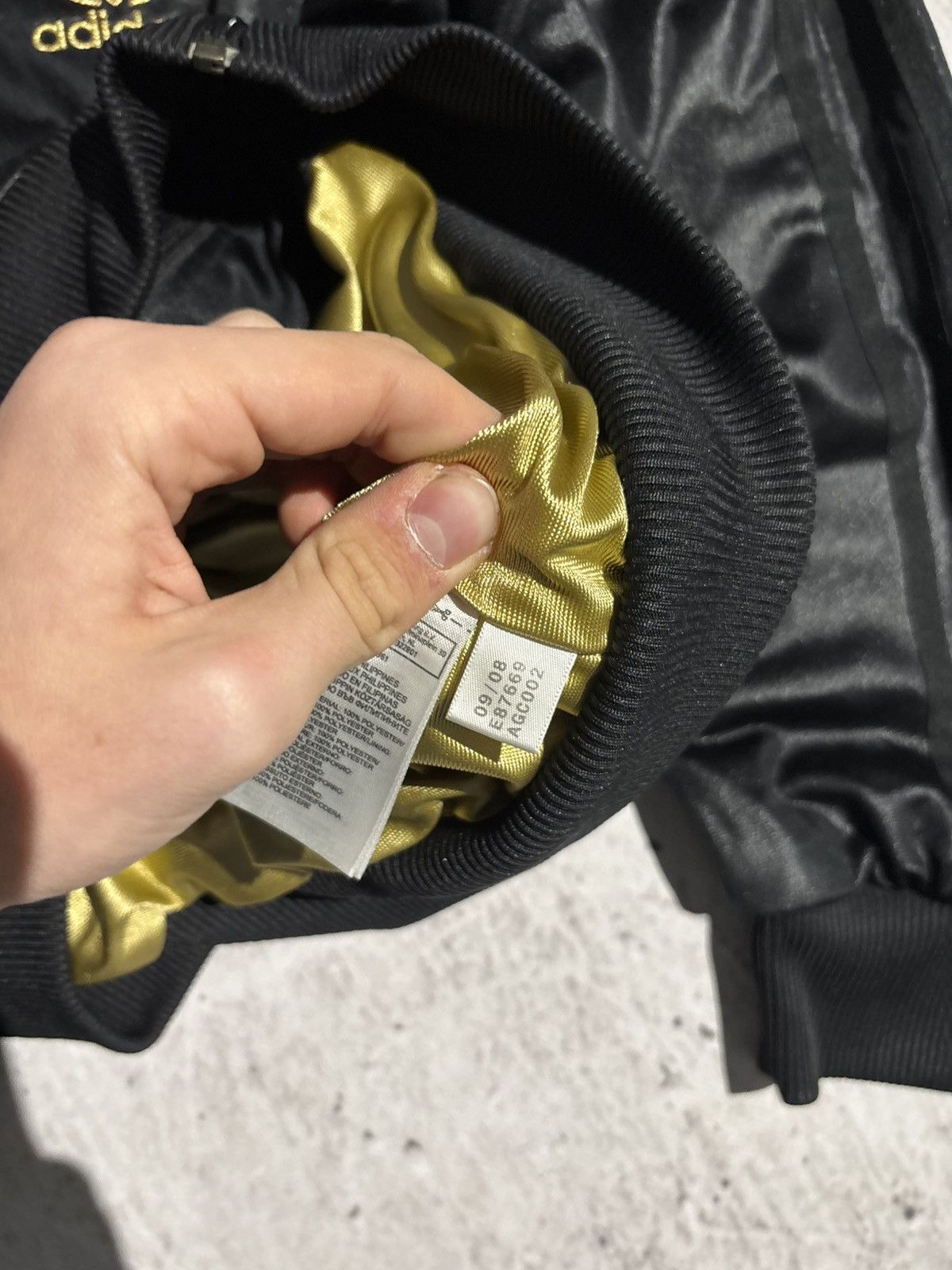 Adidas Rare 2000s Black Gold 3 Stripes Adidas Zip Chile 62 Japan Size US M / EU 48-50 / 2 - 9 Thumbnail