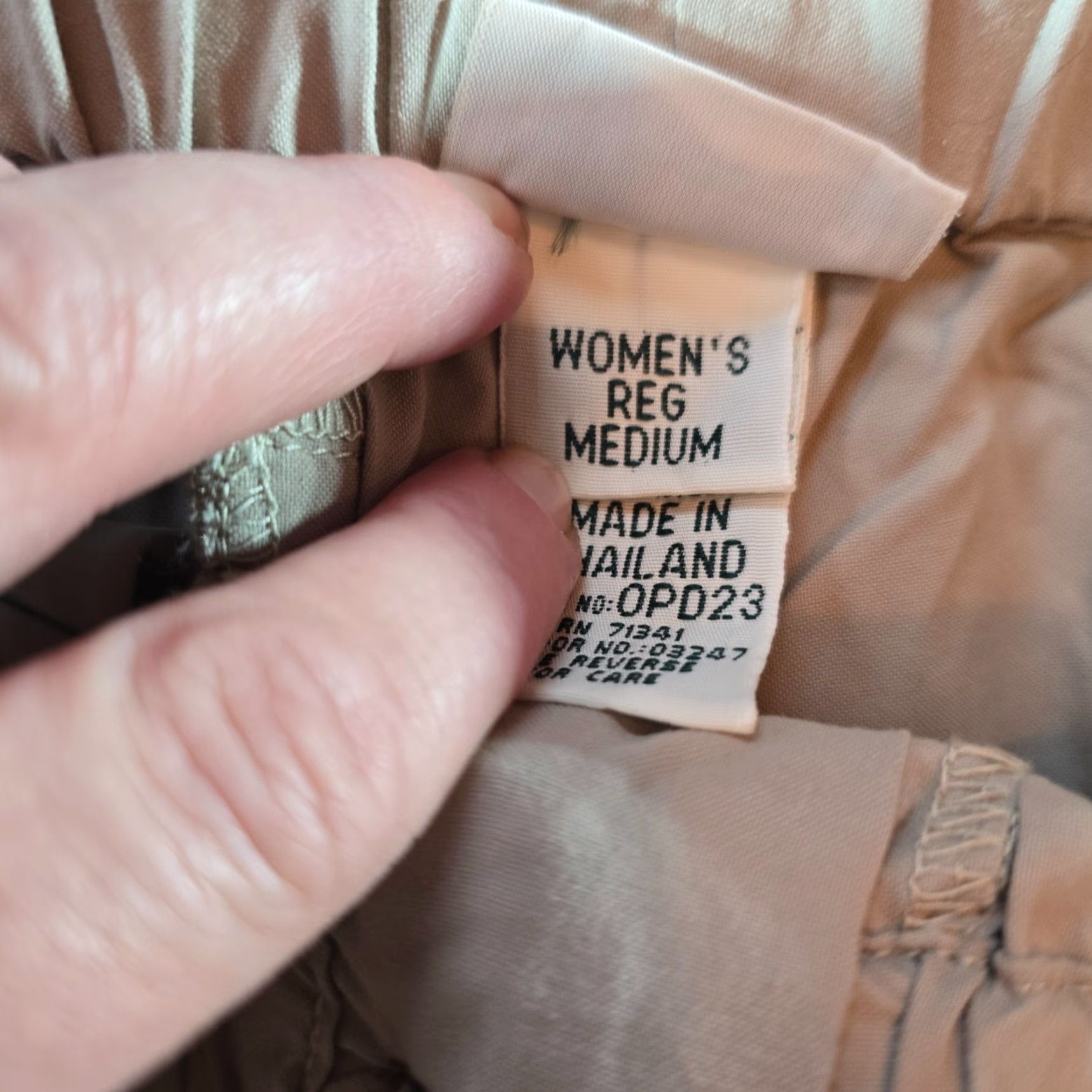 Vintage L.L. Bean Pants Womens Medium Tan Nylon Cargo Convertible Hiking Outdoor Camping Knit Nylon Cargo Pants M Beige Nature 90s Womens? Size 32" / US 10 / IT 46 - 5 Thumbnail