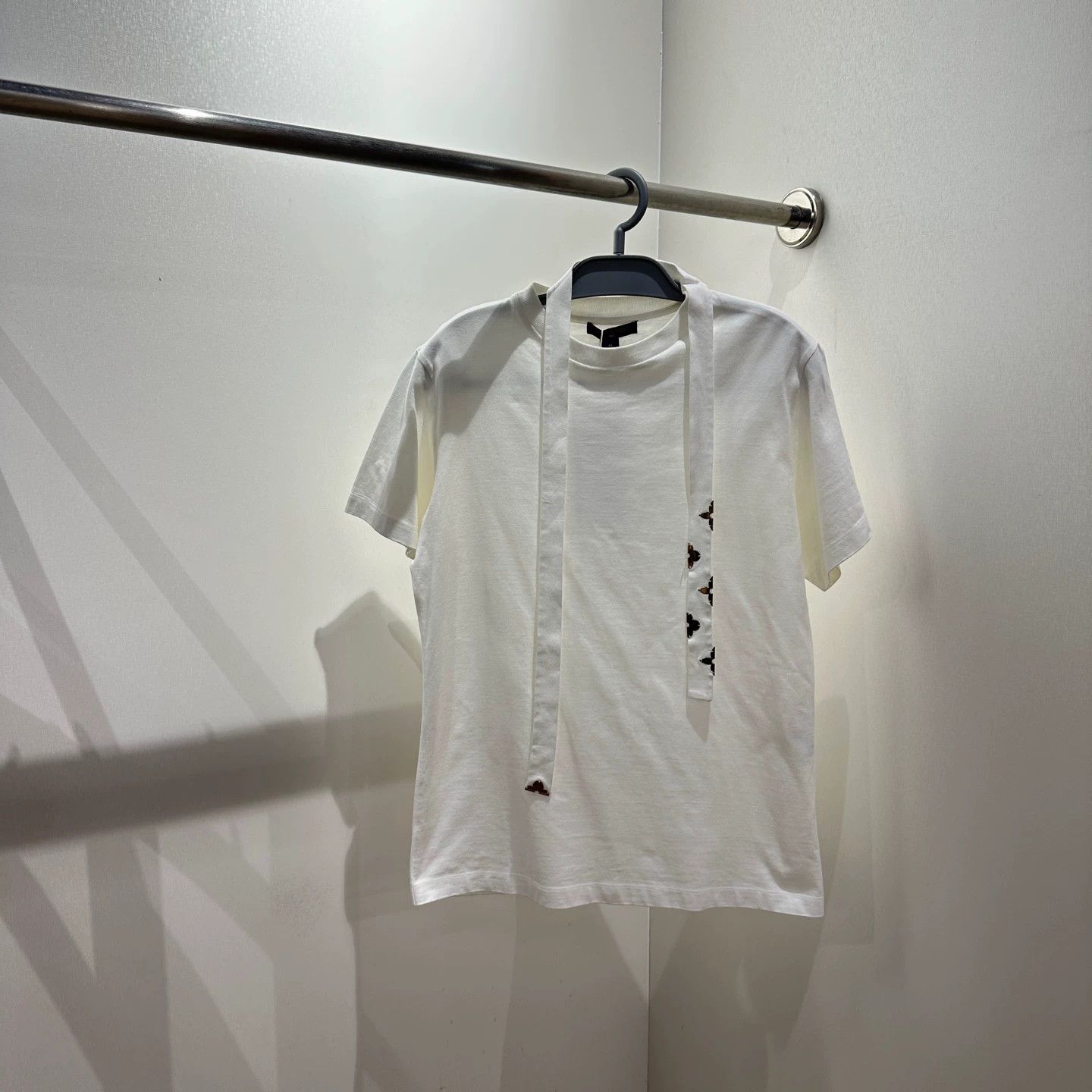 Louis Vuitton LV ribbon white short sleeve M cotton apr563 Size M / US 6-8 / IT 42-44 - 1 Thumbnail