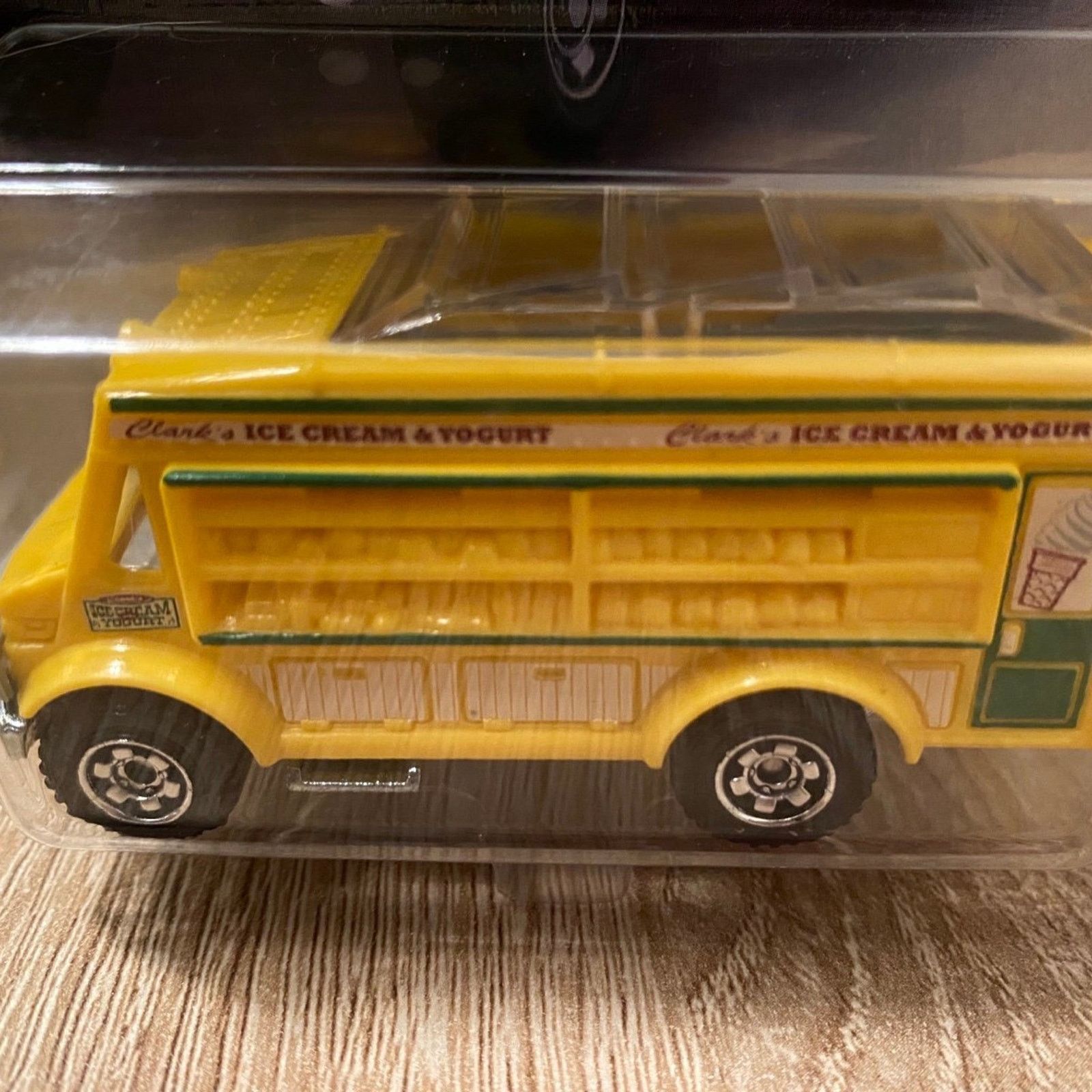 MBX Chow Mobile 25/125 Matchbox 2018 MBX Service FOOD TRUCK Size ONE SIZE - 2 Thumbnail