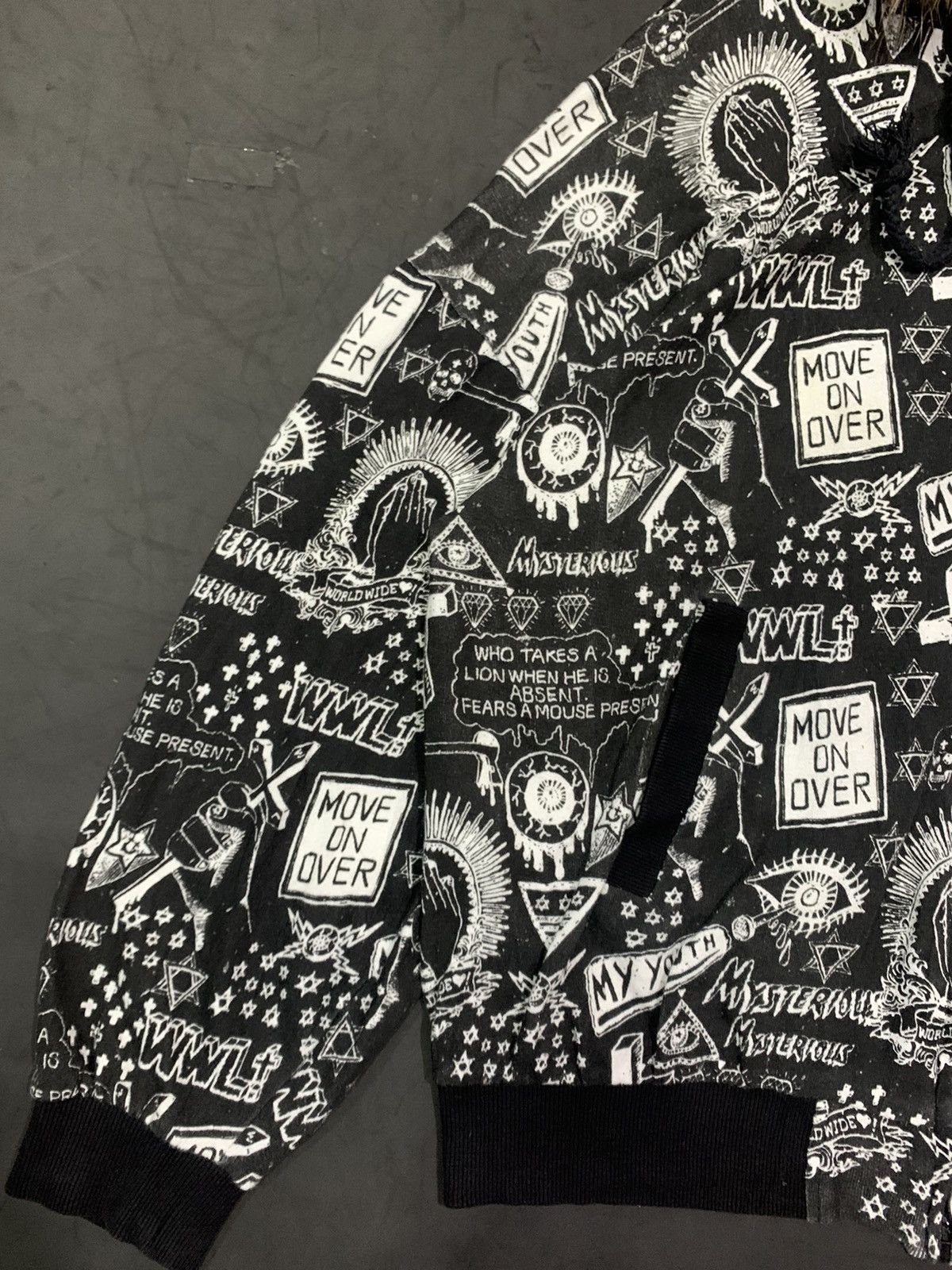 Japanese Brand 💸BINDINGOFFER💸World Wide Love furhoodie allover printed Size US L / EU 52-54 / 3 - 4 Thumbnail