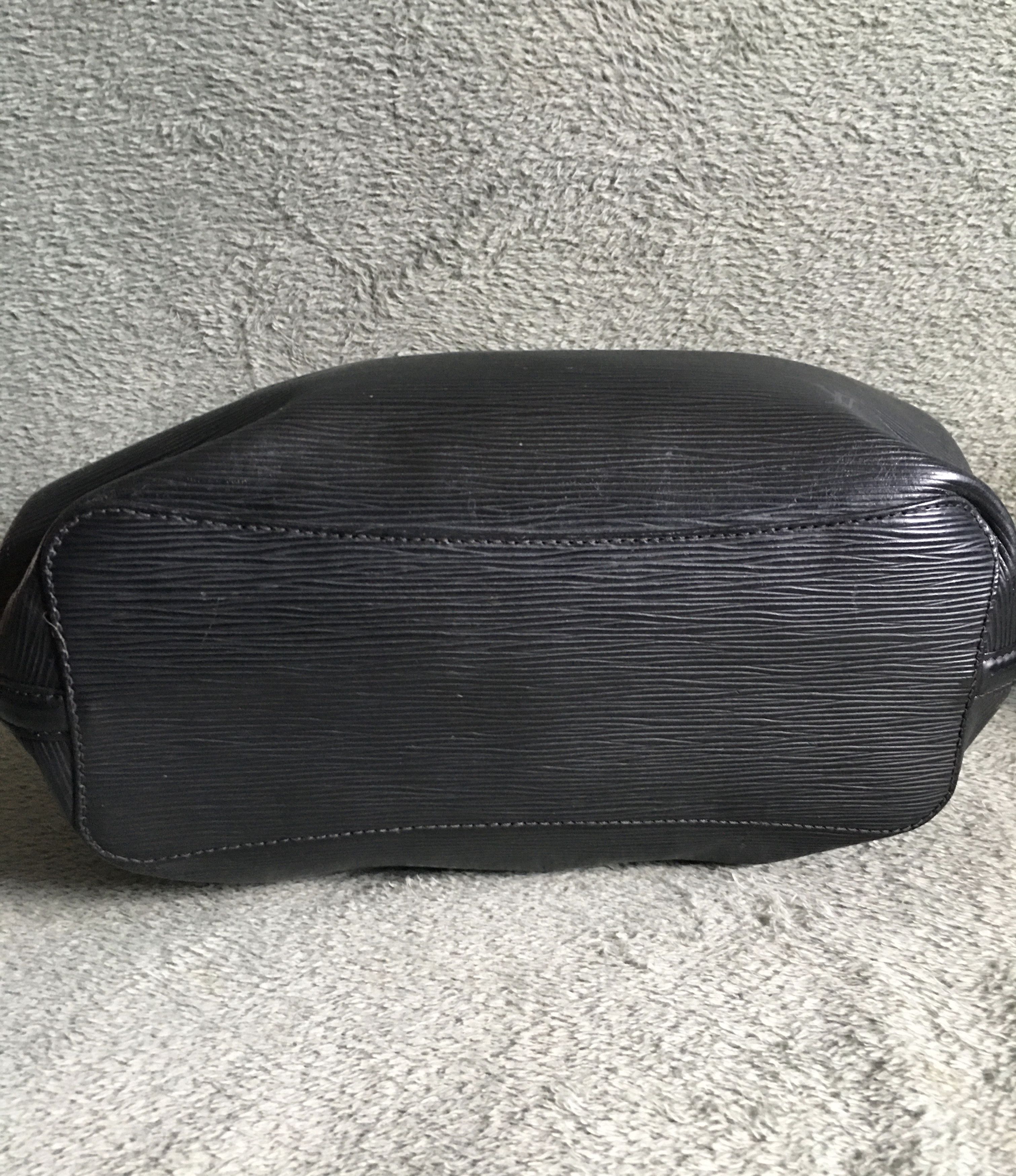 Louis Vuitton Louis Vuitton Epi Mandara Leather Black Shoulder Bag Size ONE SIZE - 8 Thumbnail