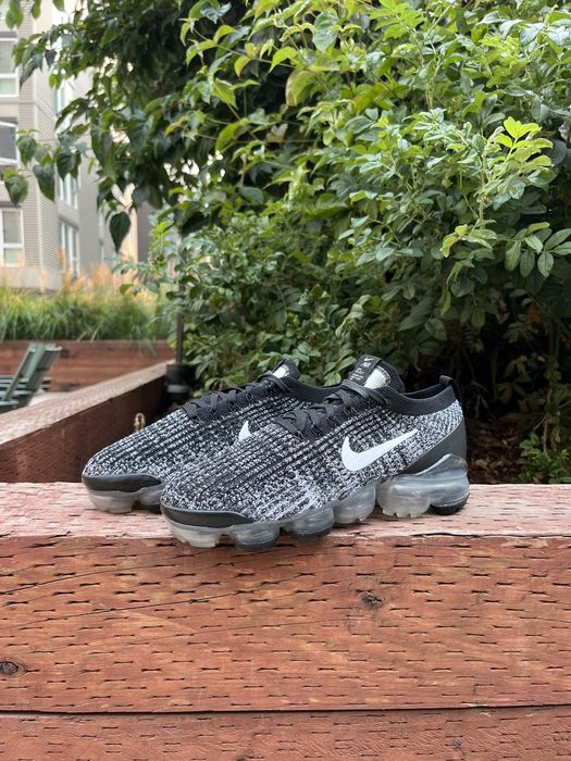 Vapormax flyknit hotsell 3 oreo