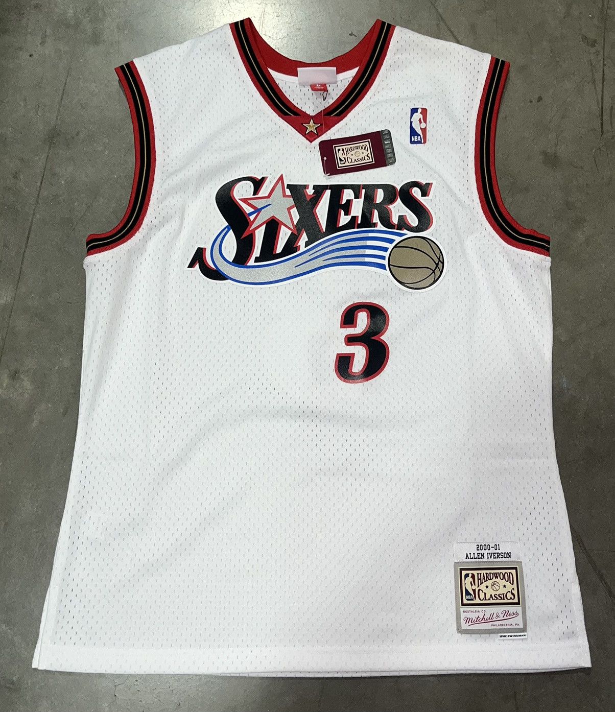 Allen Iverson Mitchell Ness 76ers 2000-01 White Jersey